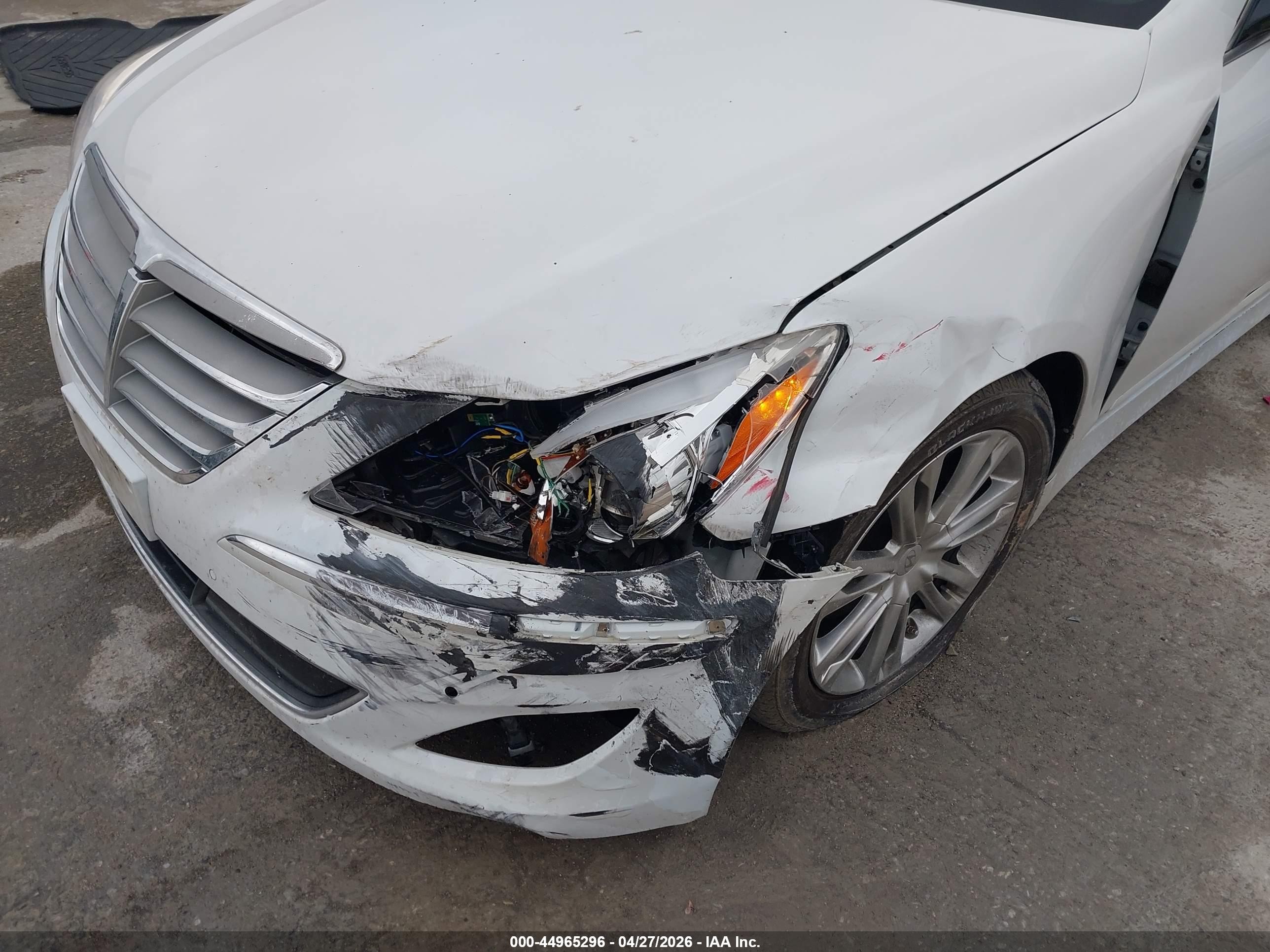 2013 Hyundai Genesis 3.8 White vin: KMHGC4DD7DU233782