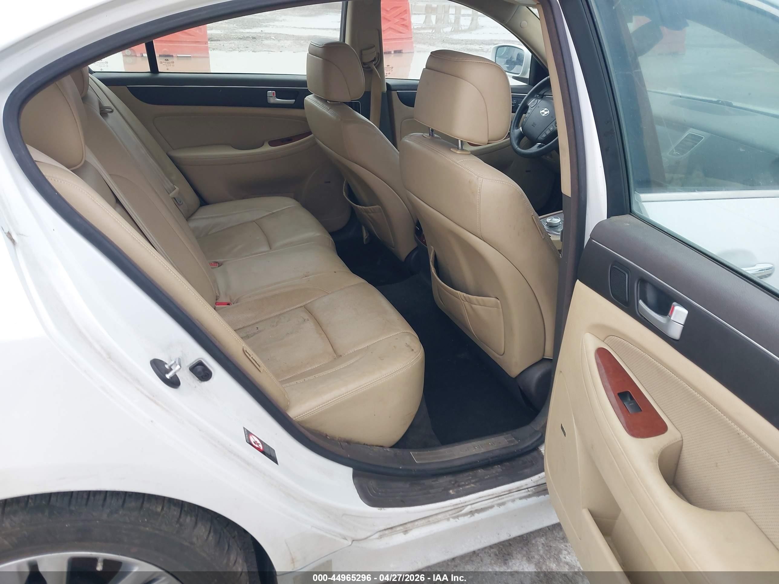 2013 Hyundai Genesis 3.8 White vin: KMHGC4DD7DU233782
