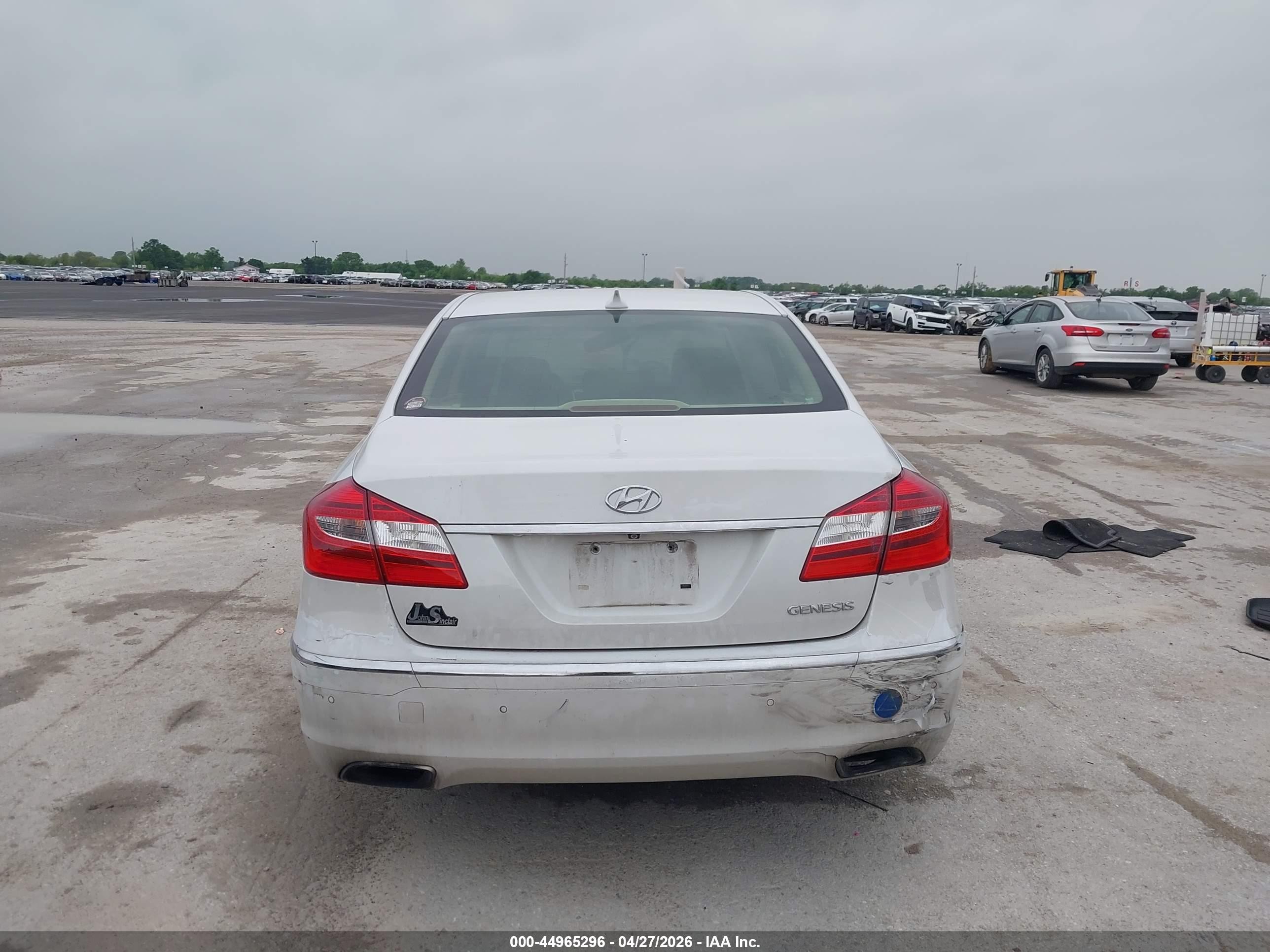 2013 Hyundai Genesis 3.8 White vin: KMHGC4DD7DU233782