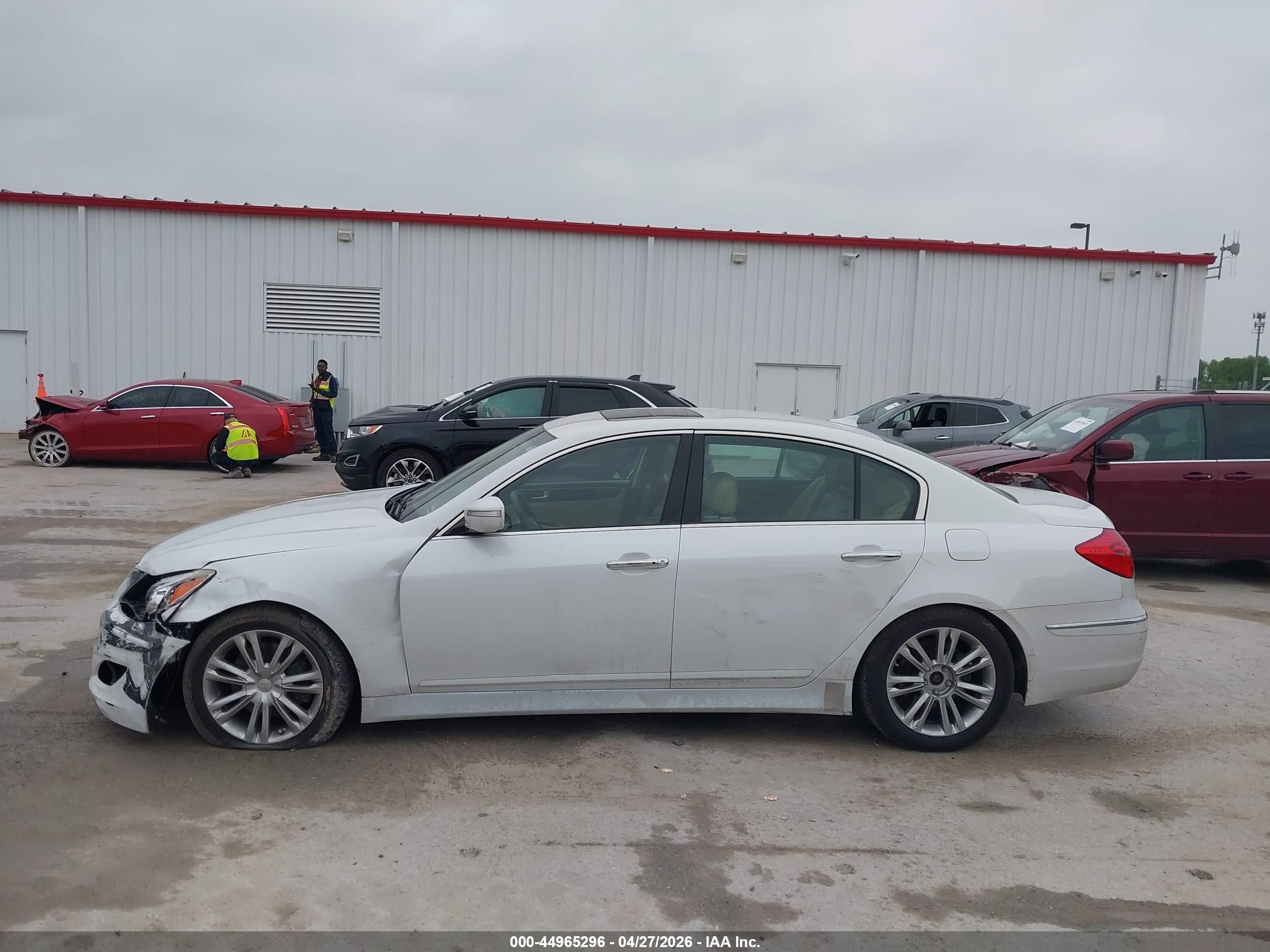 2013 Hyundai Genesis 3.8 White vin: KMHGC4DD7DU233782