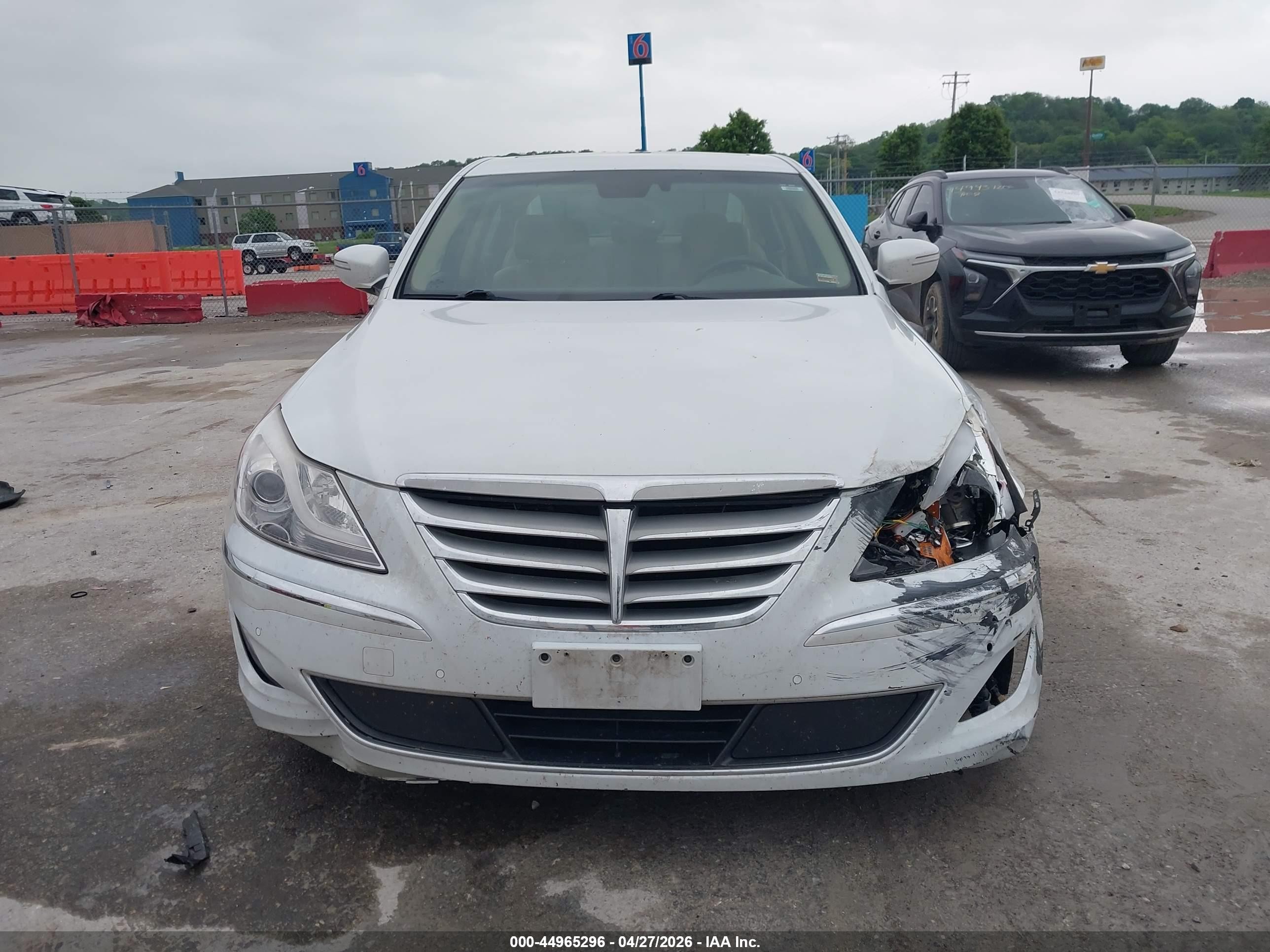 2013 Hyundai Genesis 3.8 White vin: KMHGC4DD7DU233782