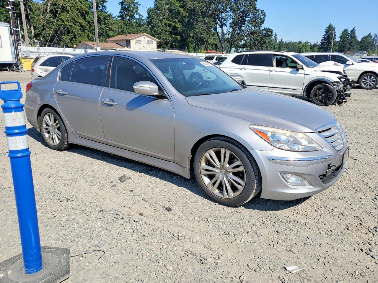 2013 Hyundai Genesis 3.8l Silver vin: KMHGC4DD7DU235354