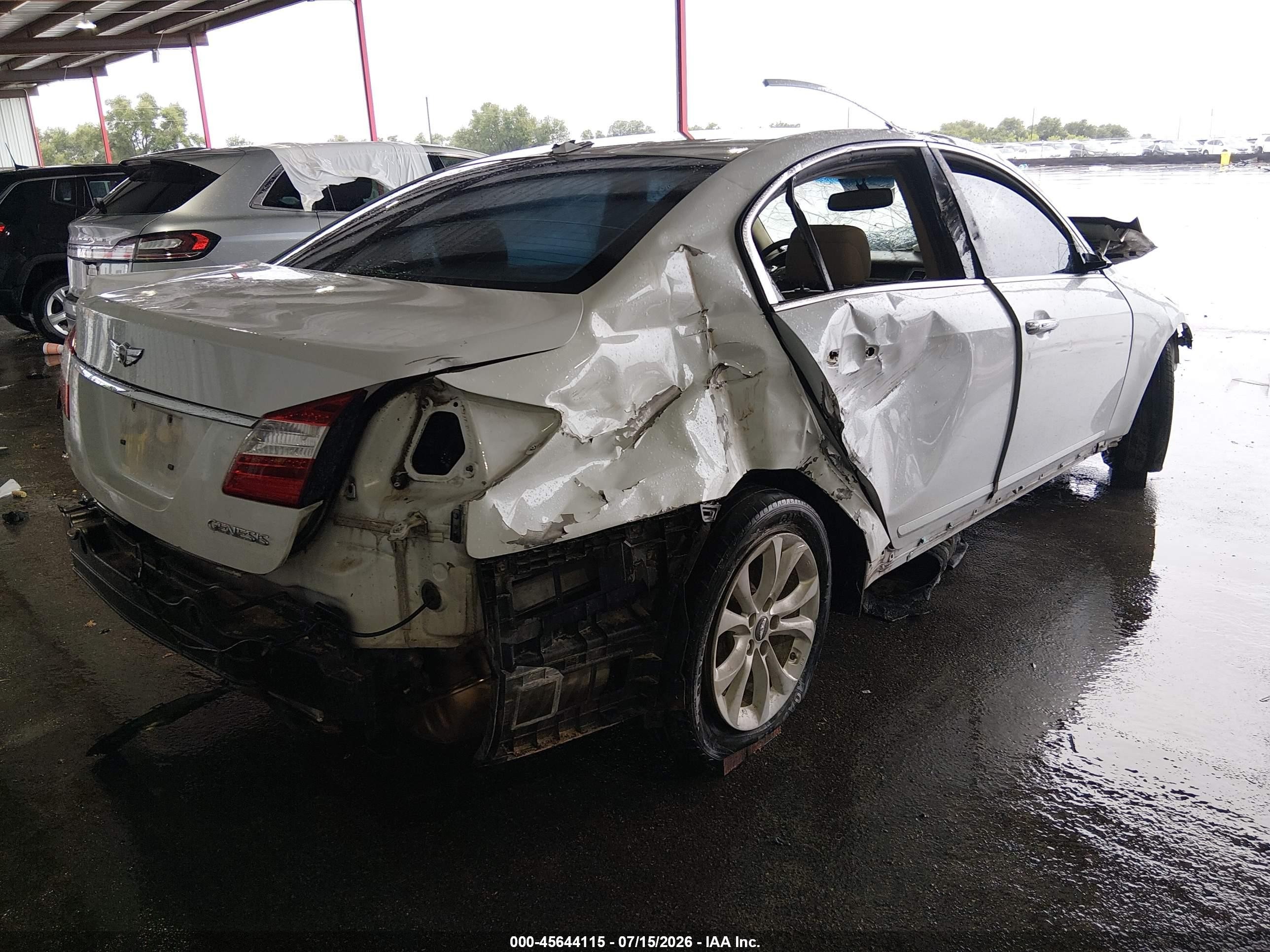 2013 Hyundai Genesis 3.8 White vin: KMHGC4DD7DU243809
