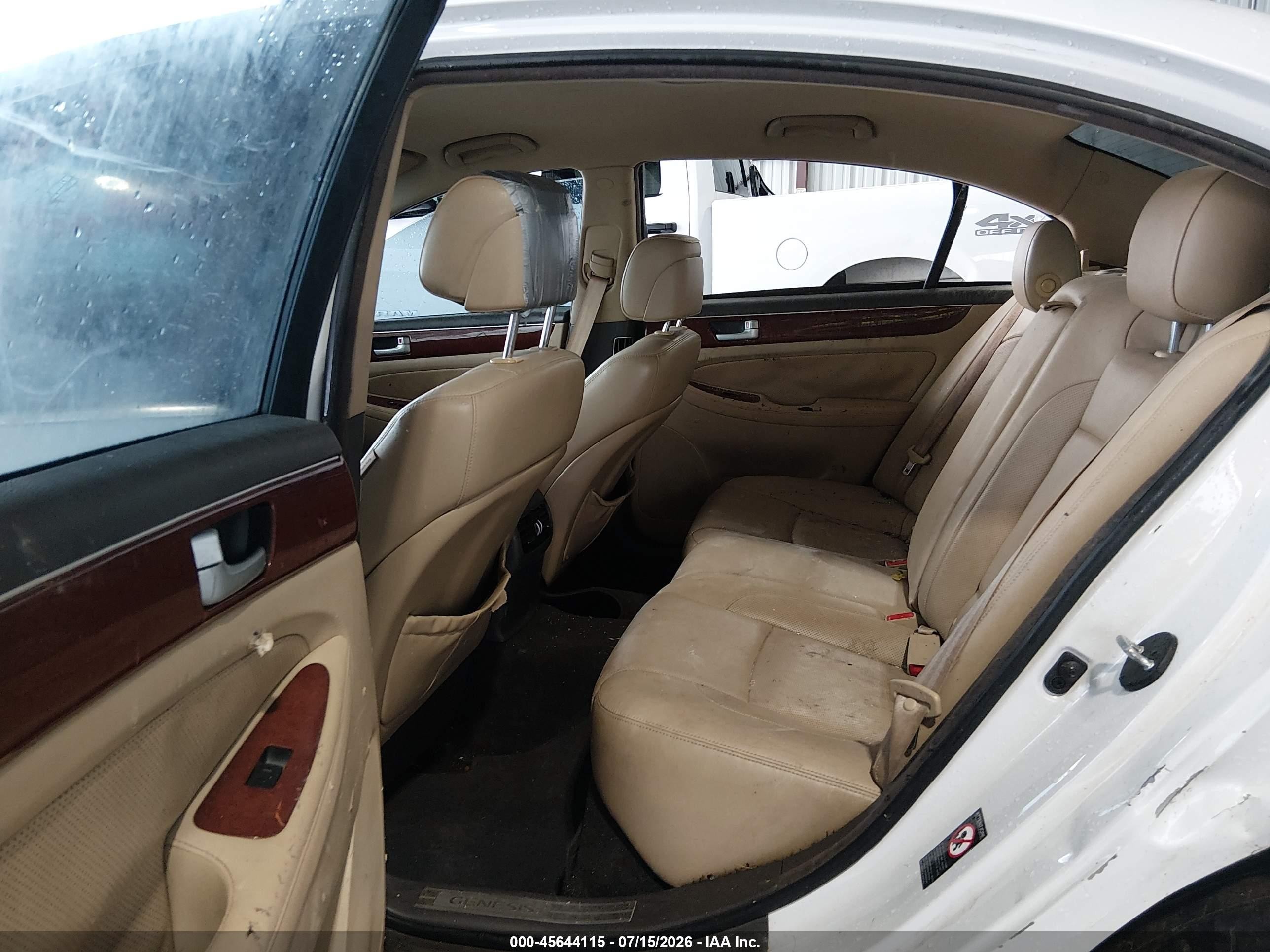 2013 Hyundai Genesis 3.8 White vin: KMHGC4DD7DU243809