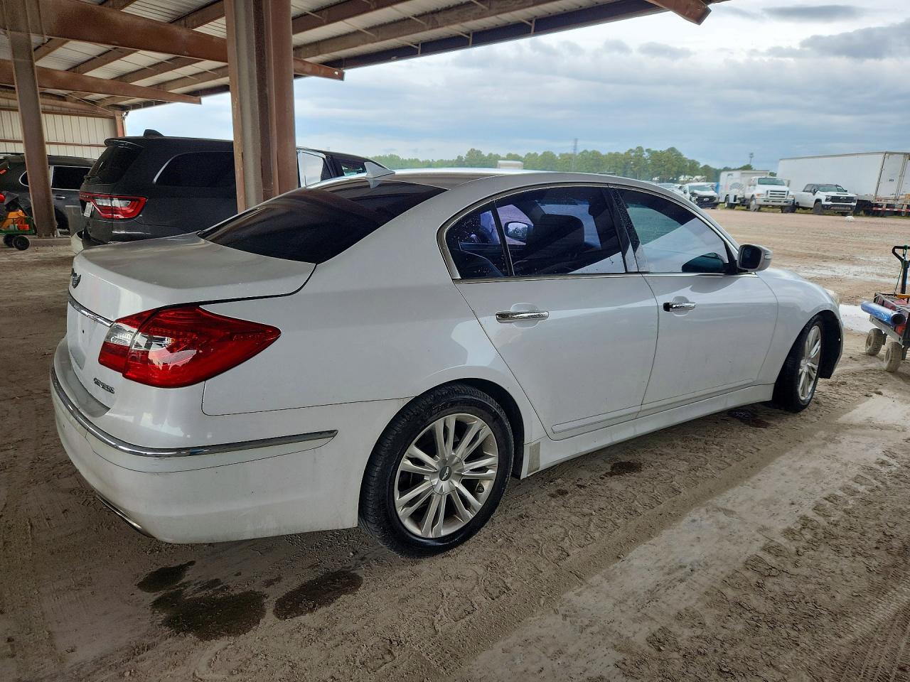2013 Hyundai Genesis 3.8l White vin: KMHGC4DD7DU258360