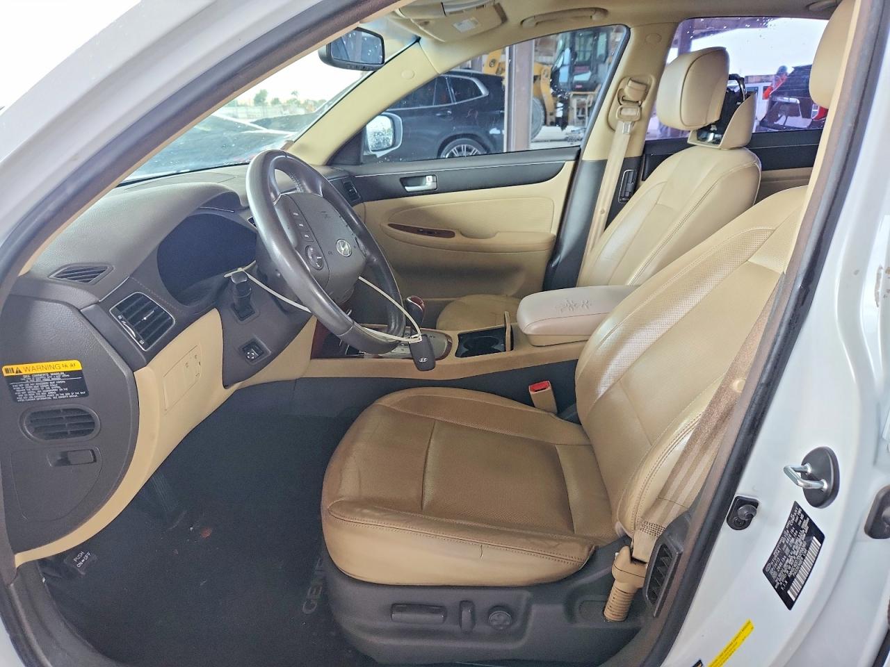 2013 Hyundai Genesis 3.8l White vin: KMHGC4DD7DU258360