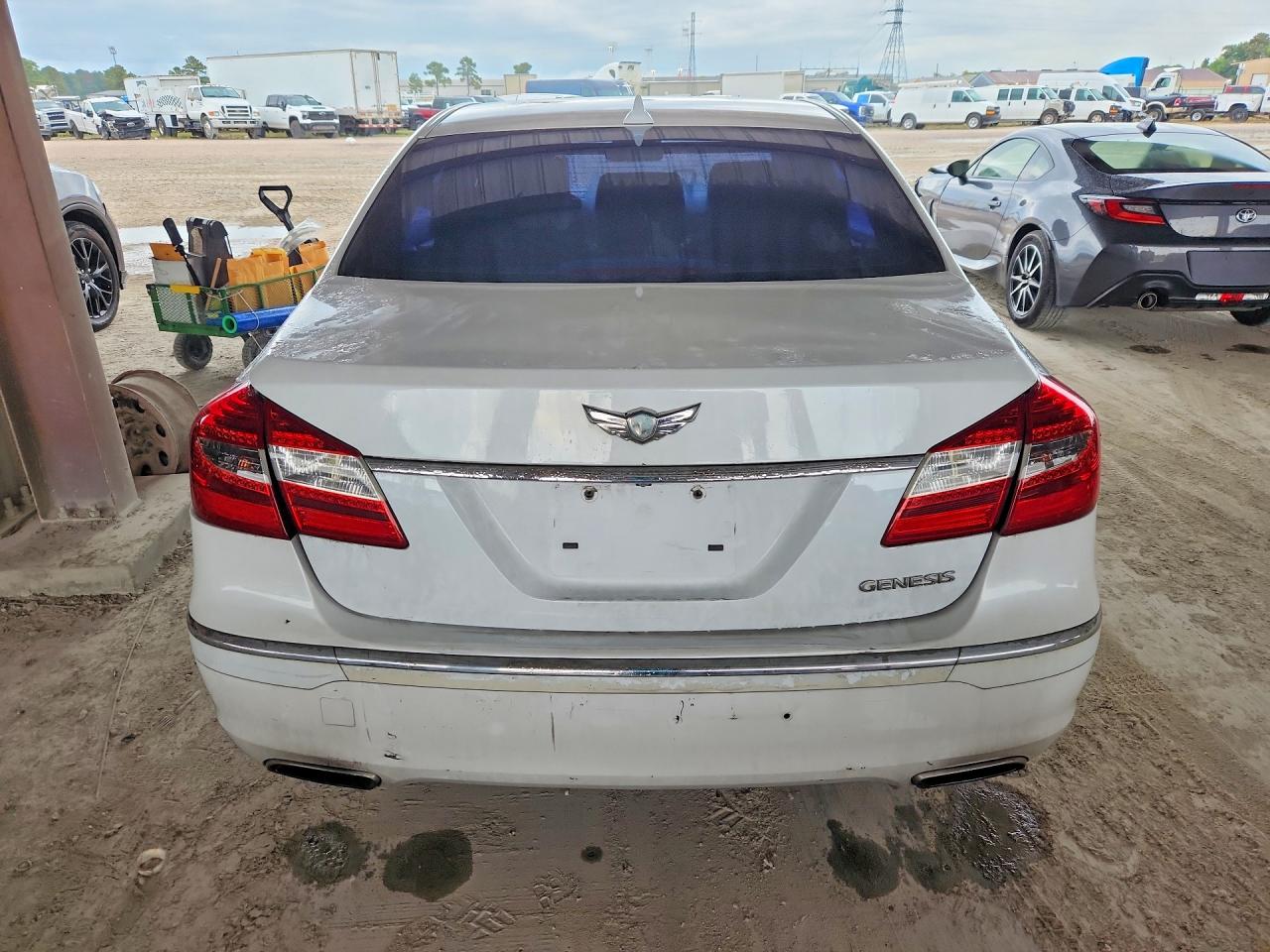 2013 Hyundai Genesis 3.8l White vin: KMHGC4DD7DU258360