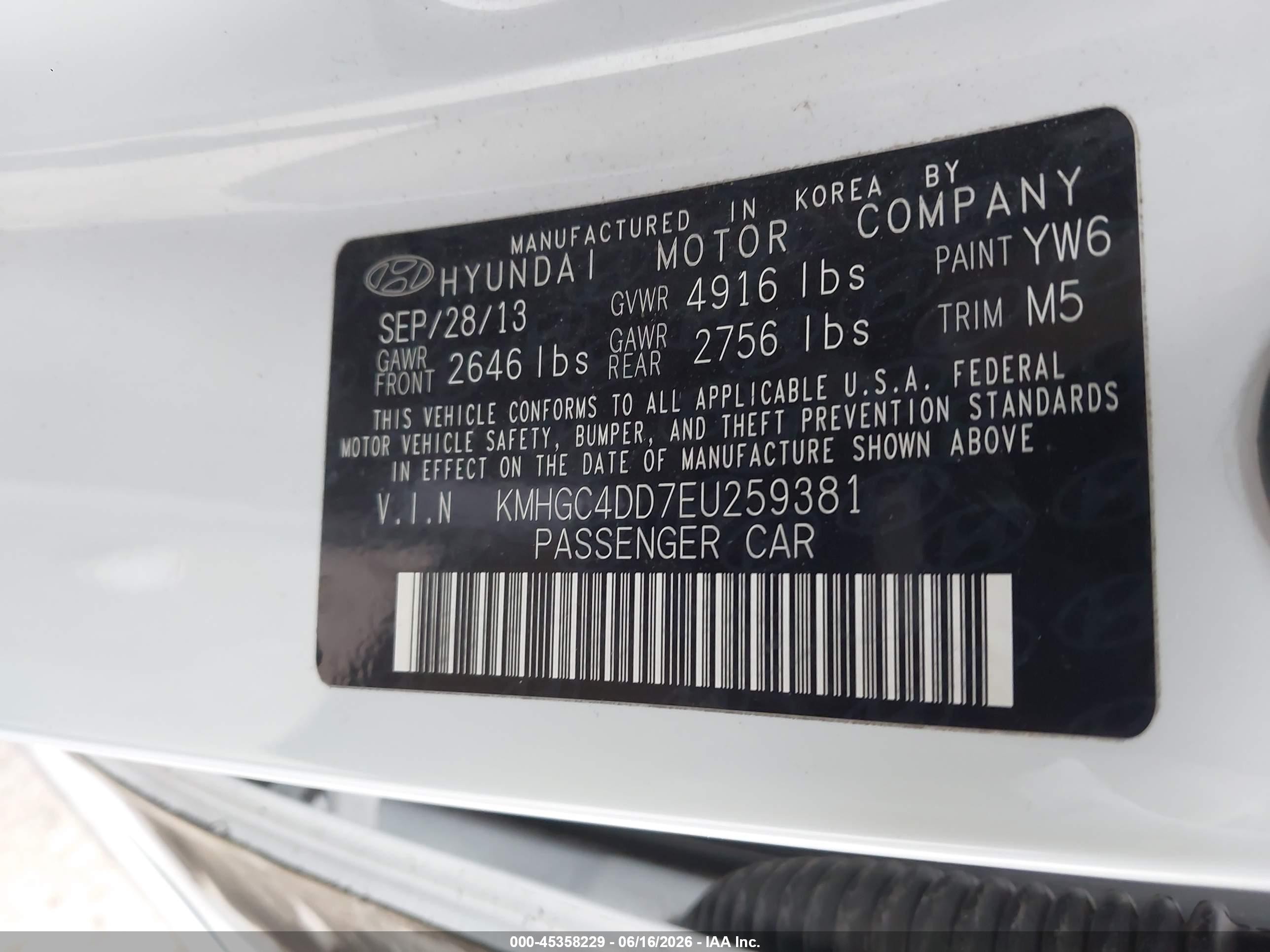2014 Hyundai Genesis 3.8 White vin: KMHGC4DD7EU259381