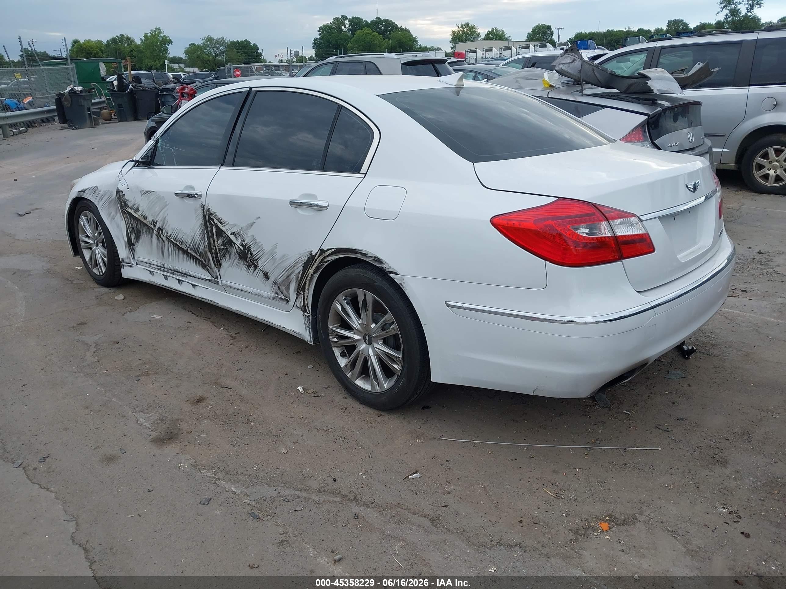 2014 Hyundai Genesis 3.8 White vin: KMHGC4DD7EU259381