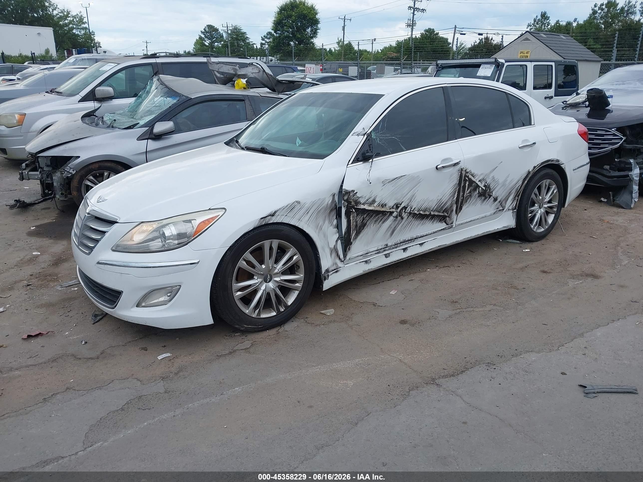 2014 Hyundai Genesis 3.8 White vin: KMHGC4DD7EU259381