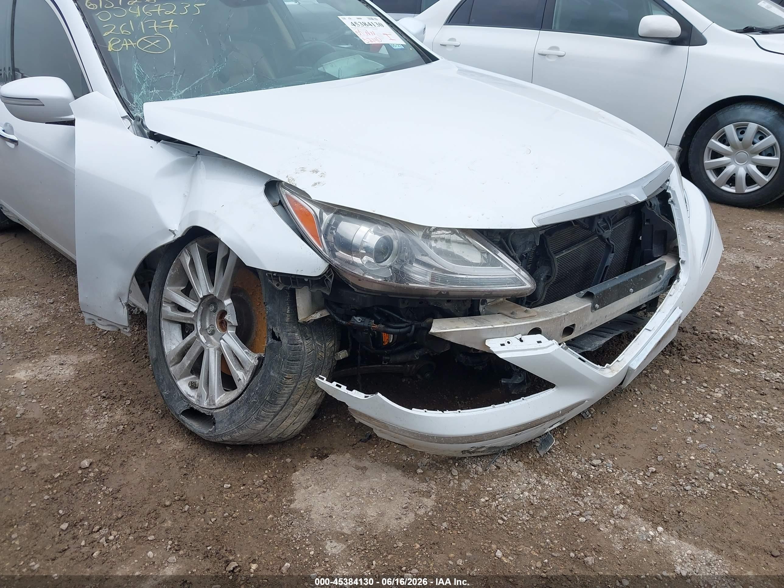 2014 Hyundai Genesis 3.8 White vin: KMHGC4DD7EU261177