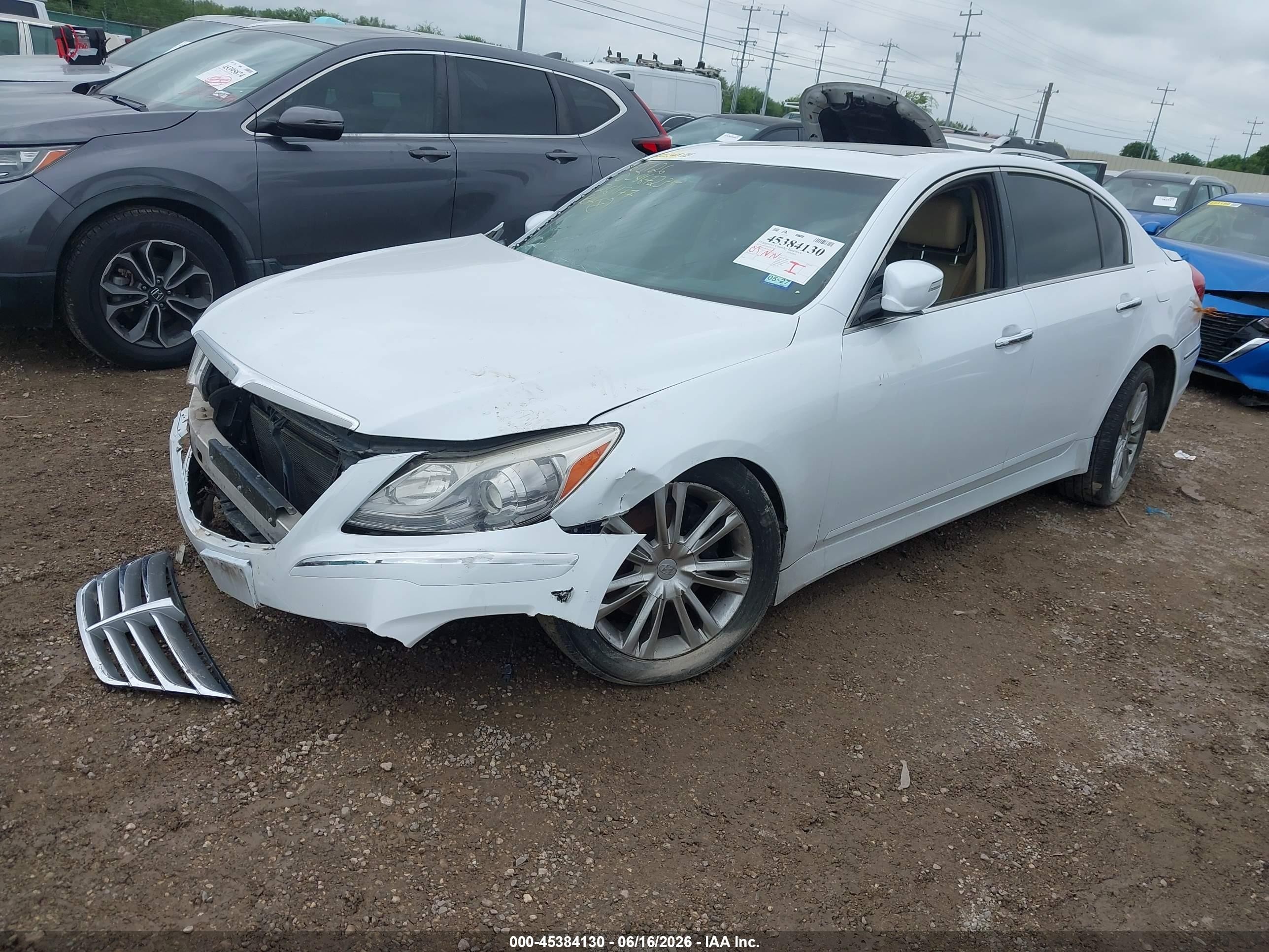 2014 Hyundai Genesis 3.8 White vin: KMHGC4DD7EU261177