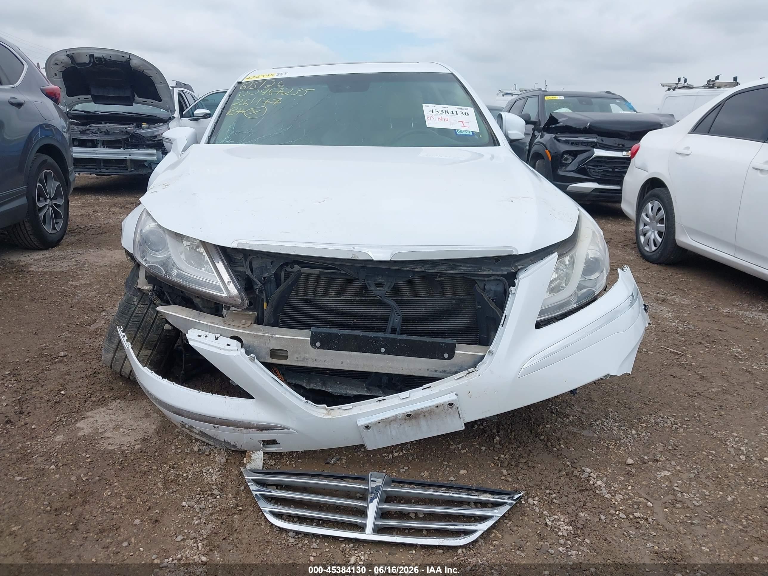 2014 Hyundai Genesis 3.8 White vin: KMHGC4DD7EU261177