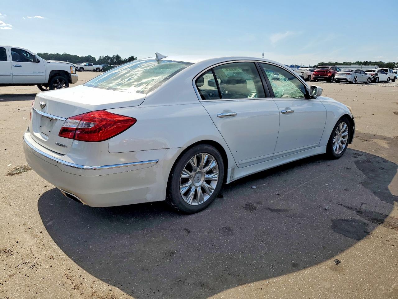 2012 Hyundai Genesis 3.8l White vin: KMHGC4DD8CU160551