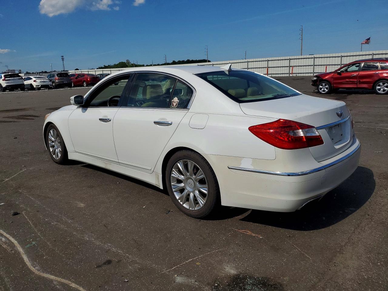 2012 Hyundai Genesis 3.8l White vin: KMHGC4DD8CU160551