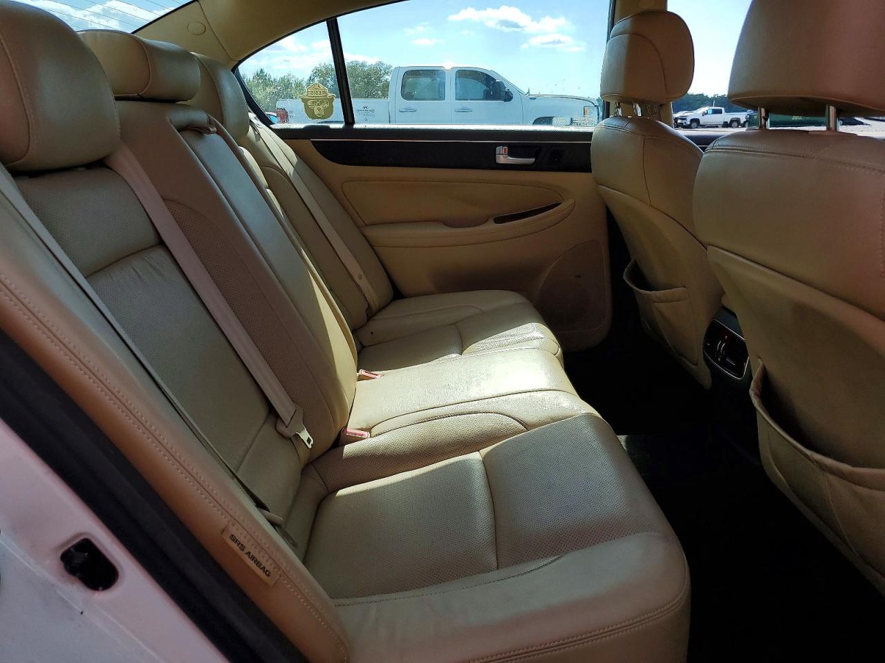2012 Hyundai Genesis 3.8l White vin: KMHGC4DD8CU160551