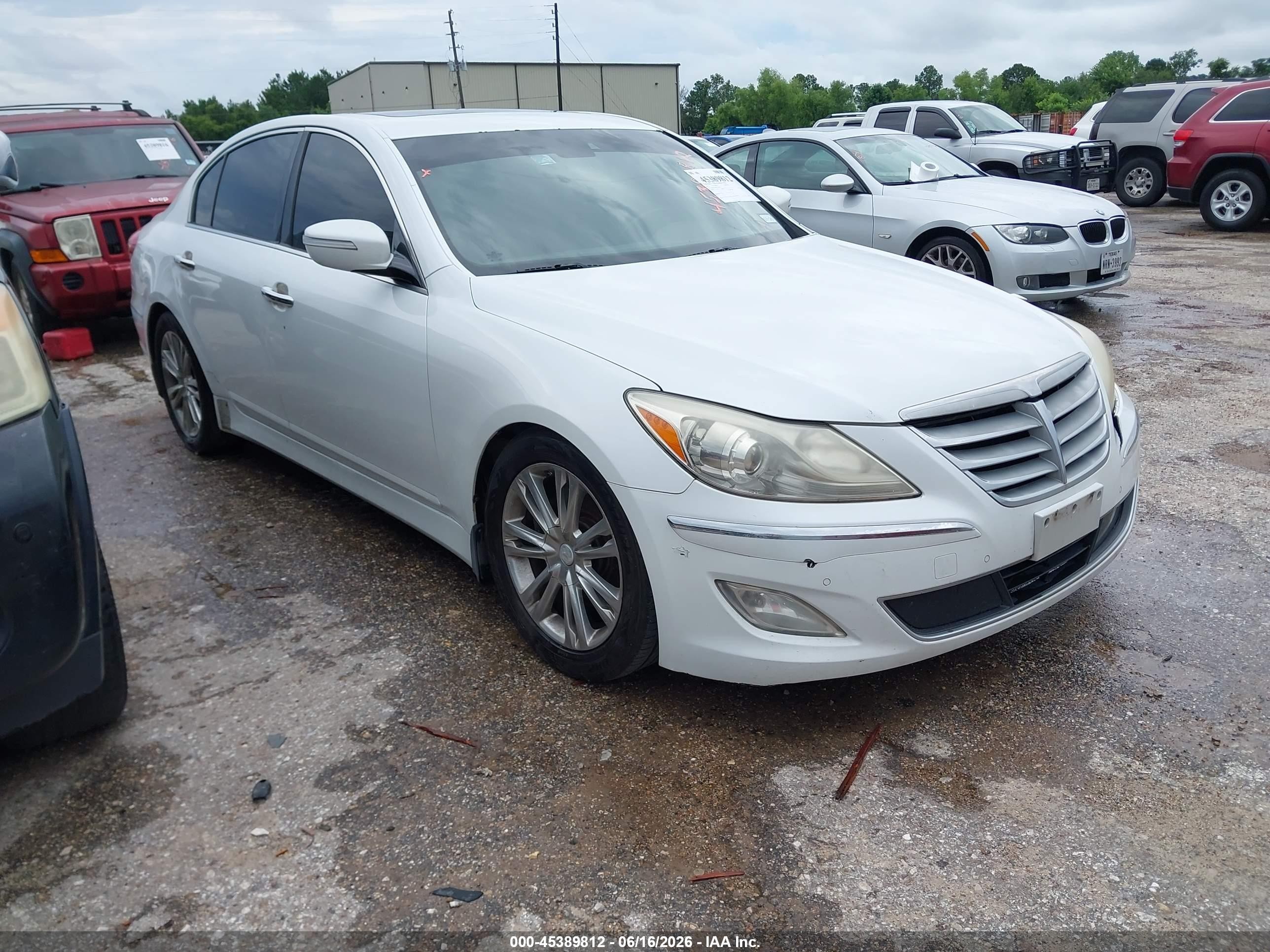2012 Hyundai Genesis 3.8 Белый vin: KMHGC4DD8CU186244