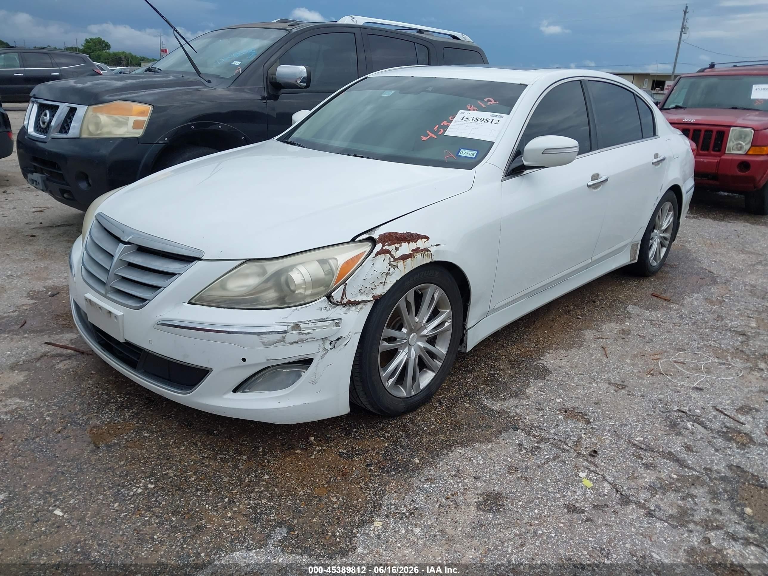 2012 Hyundai Genesis 3.8 Белый vin: KMHGC4DD8CU186244