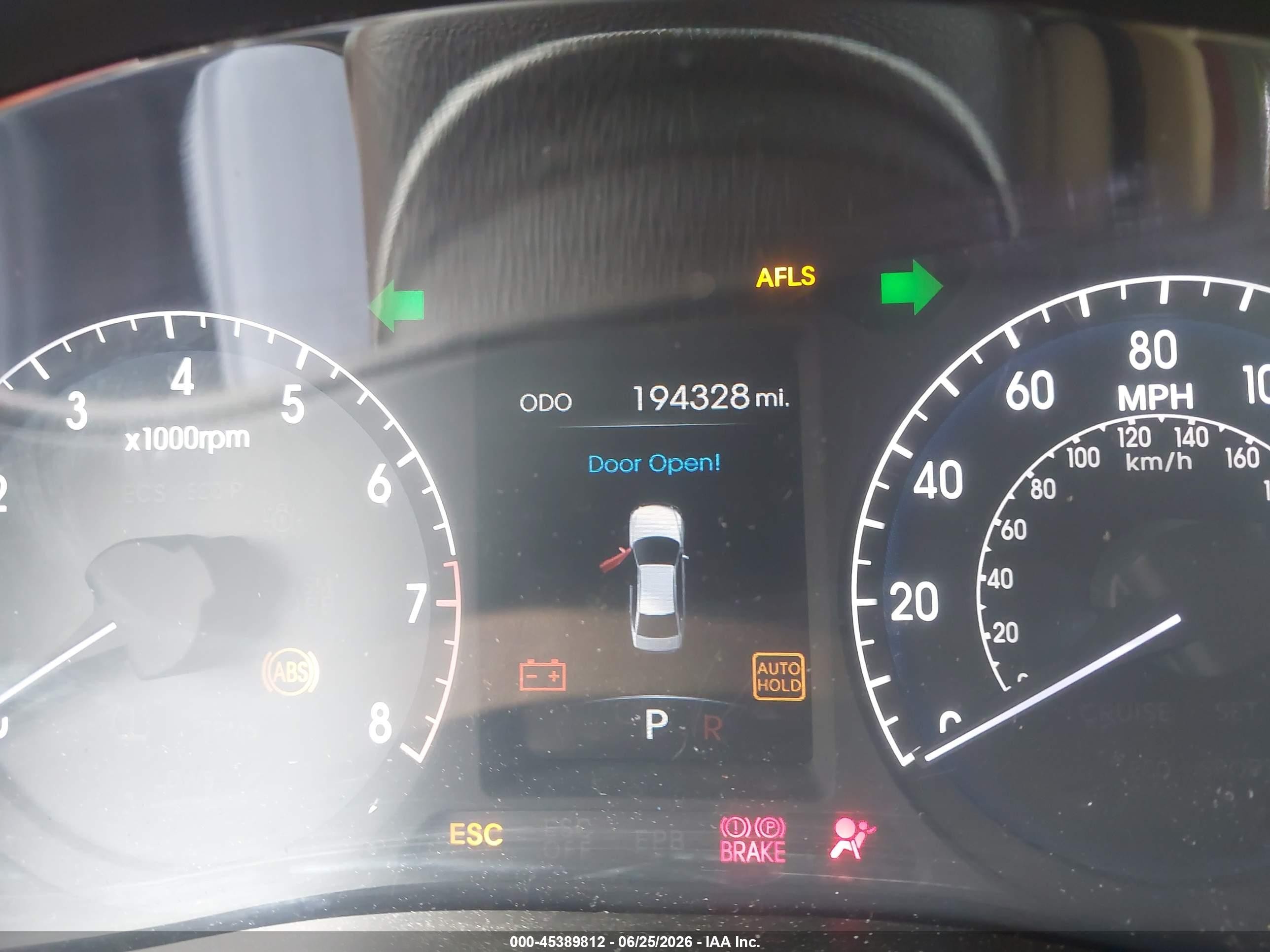 2012 Hyundai Genesis 3.8 Белый vin: KMHGC4DD8CU186244