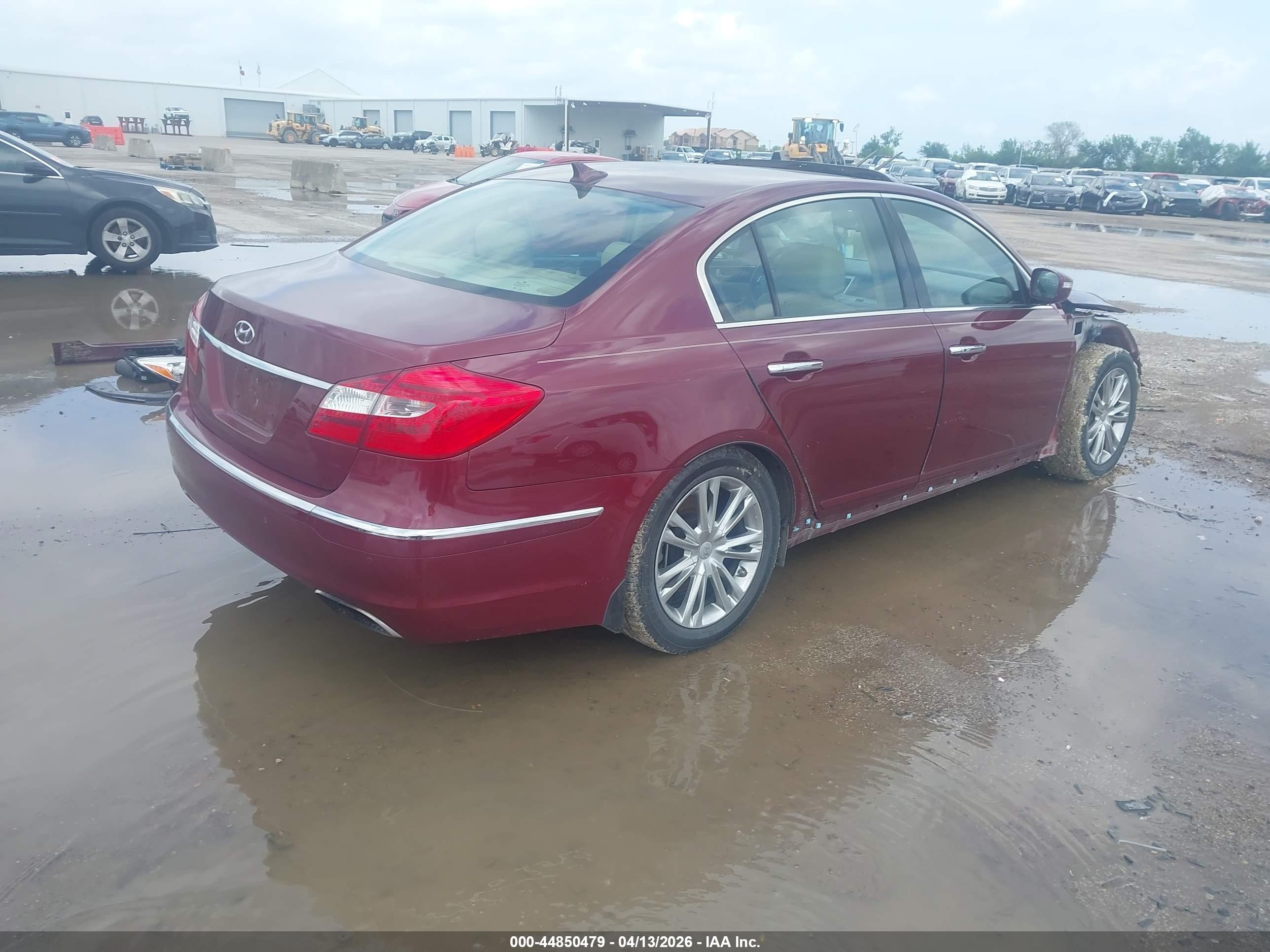 2012 Hyundai Genesis 3.8 Red vin: KMHGC4DD8CU194828