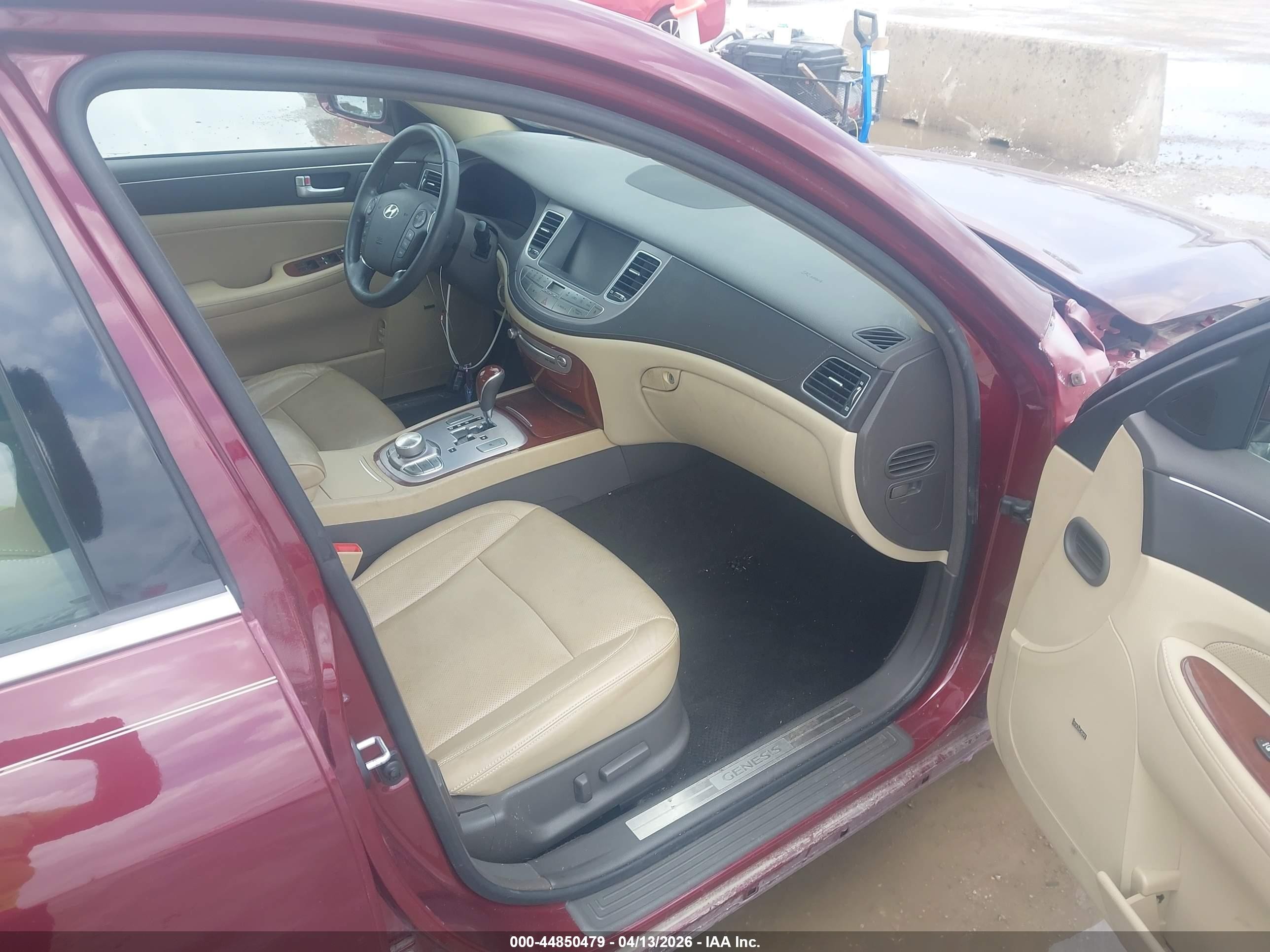 2012 Hyundai Genesis 3.8 Red vin: KMHGC4DD8CU194828