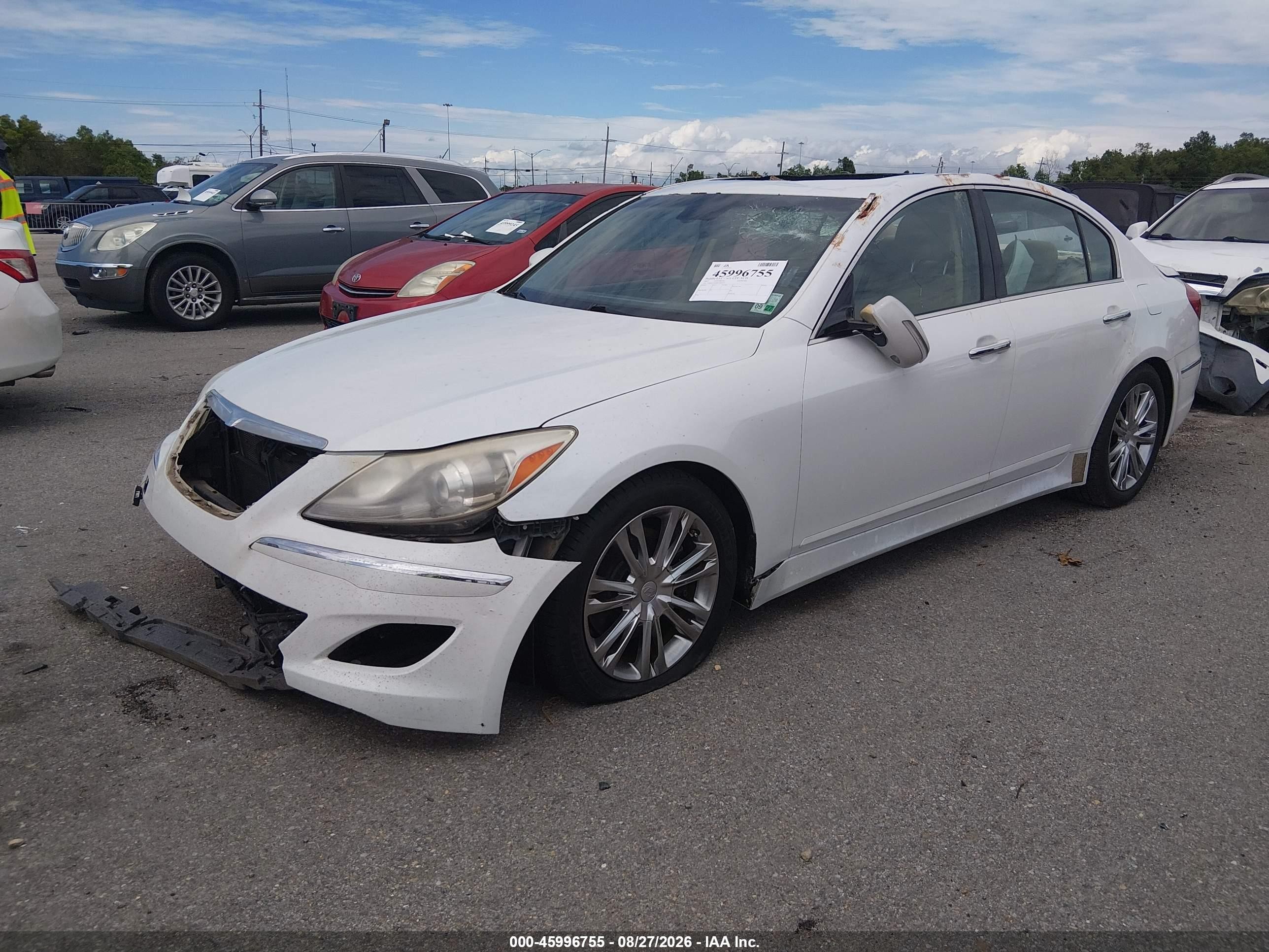 2012 Hyundai Genesis 3.8 White vin: KMHGC4DD8CU204578
