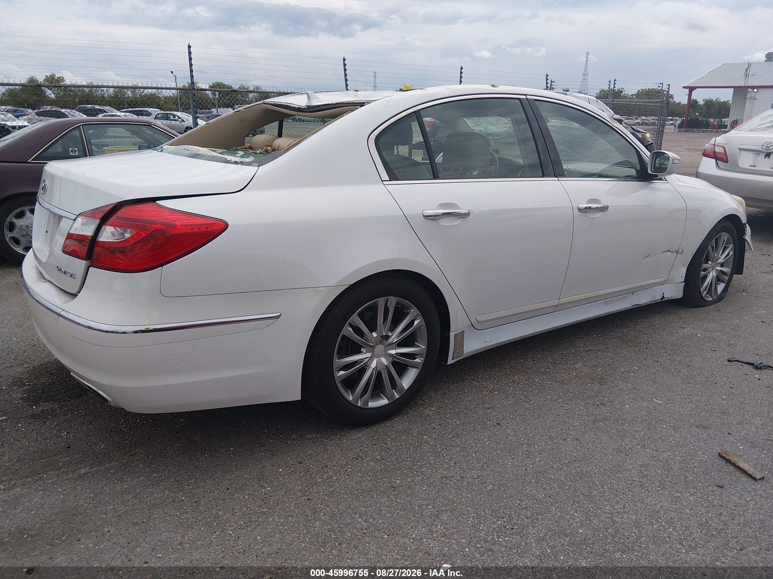 2012 Hyundai Genesis 3.8 White vin: KMHGC4DD8CU204578