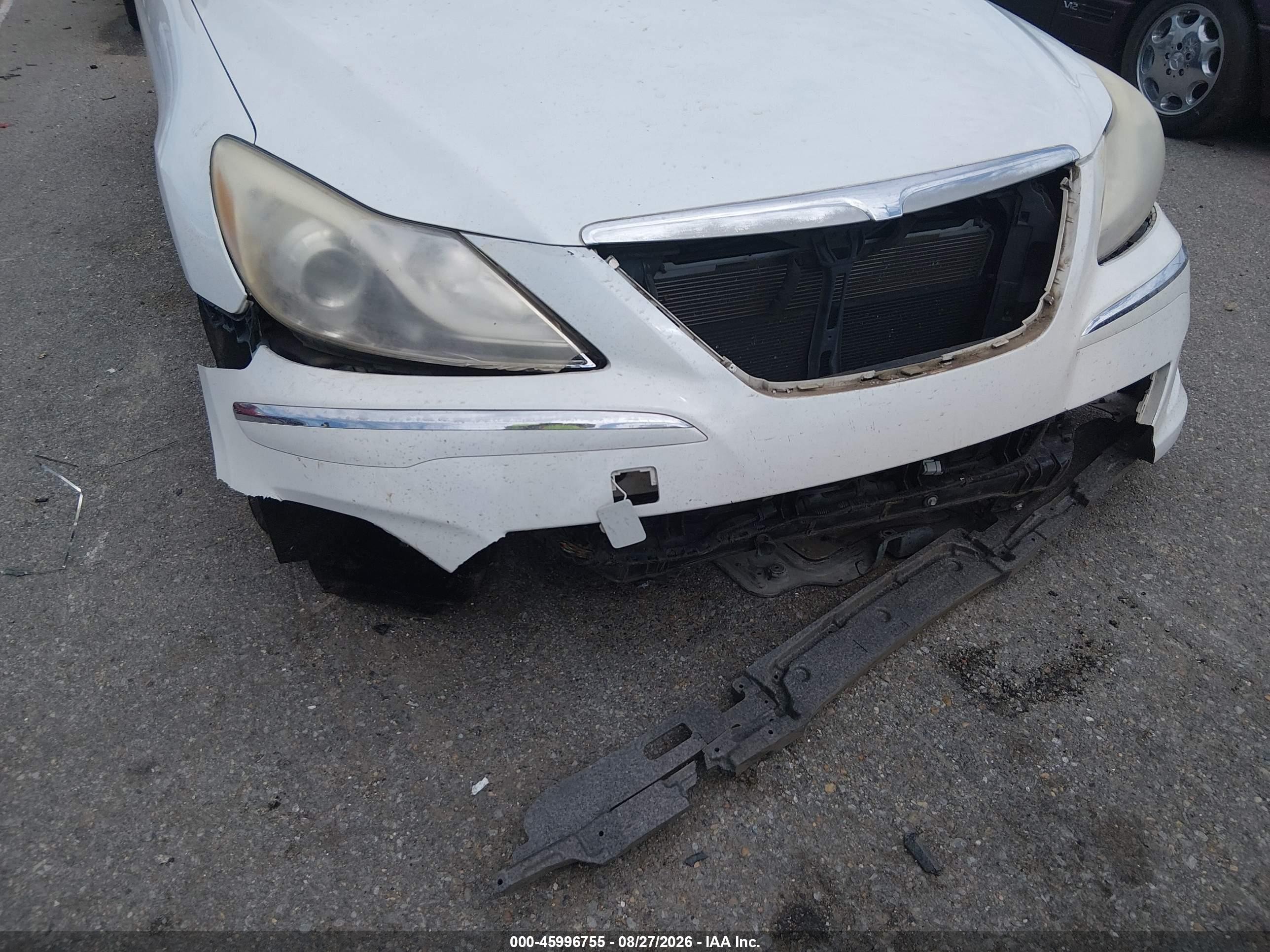 2012 Hyundai Genesis 3.8 White vin: KMHGC4DD8CU204578