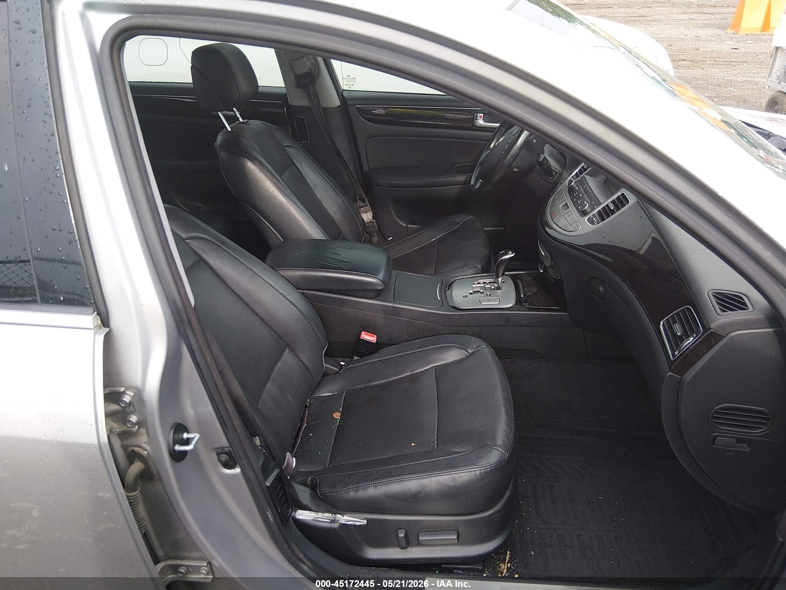 2013 Hyundai Genesis 3.8 Silver vin: KMHGC4DD8DU228977