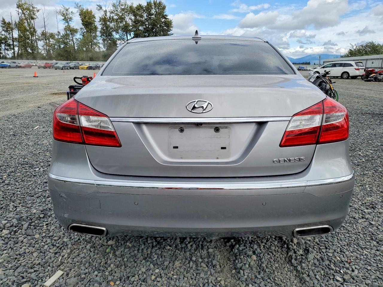 2013 Hyundai Genesis 3.8l Silver vin: KMHGC4DD8DU240868