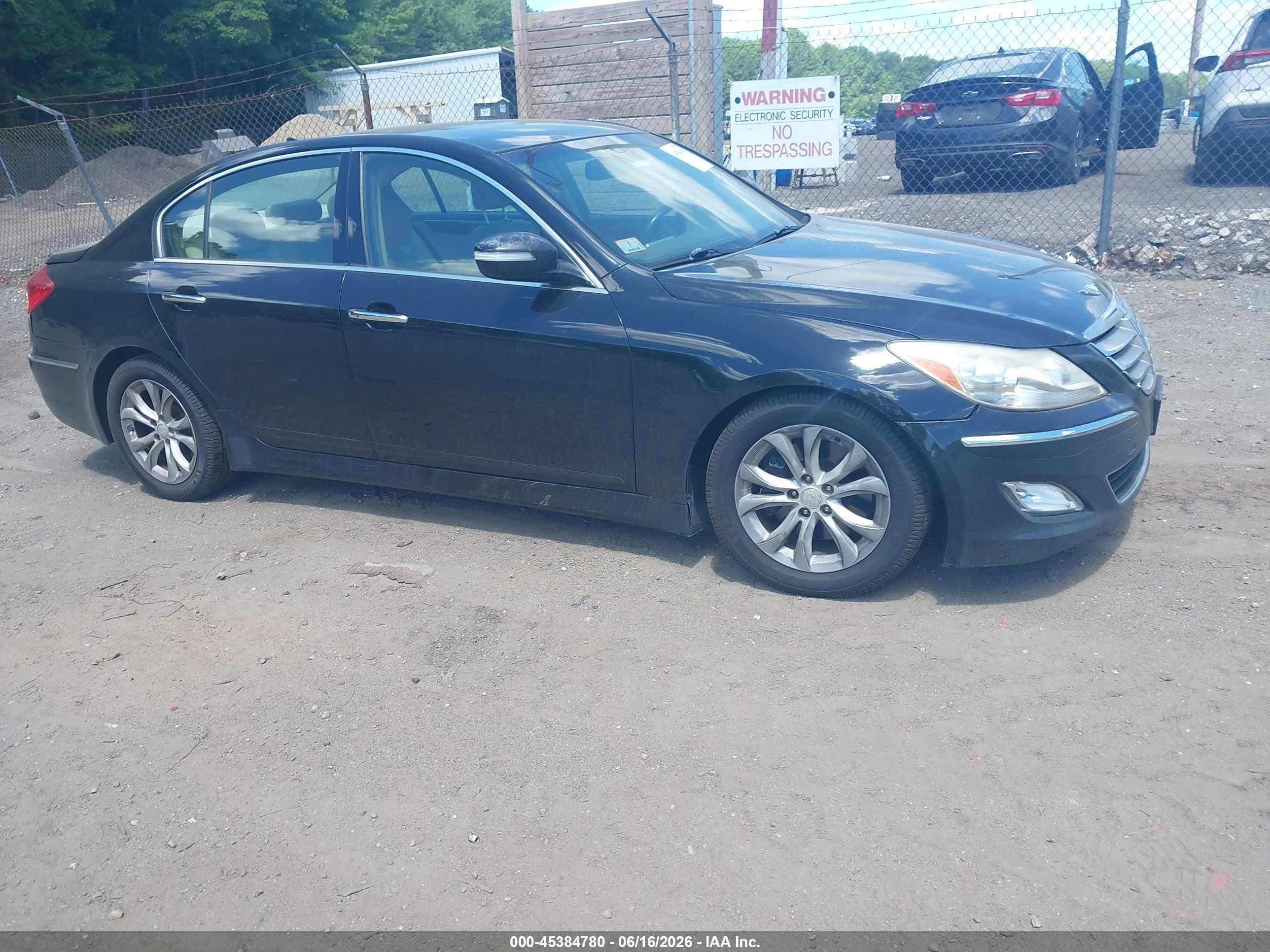 2013 Hyundai Genesis 3.8 Black vin: KMHGC4DD8DU244564