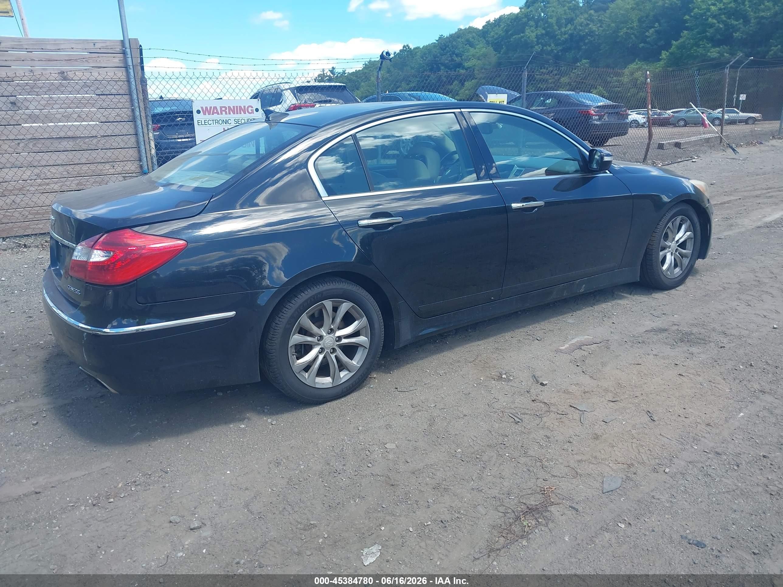 2013 Hyundai Genesis 3.8 Black vin: KMHGC4DD8DU244564