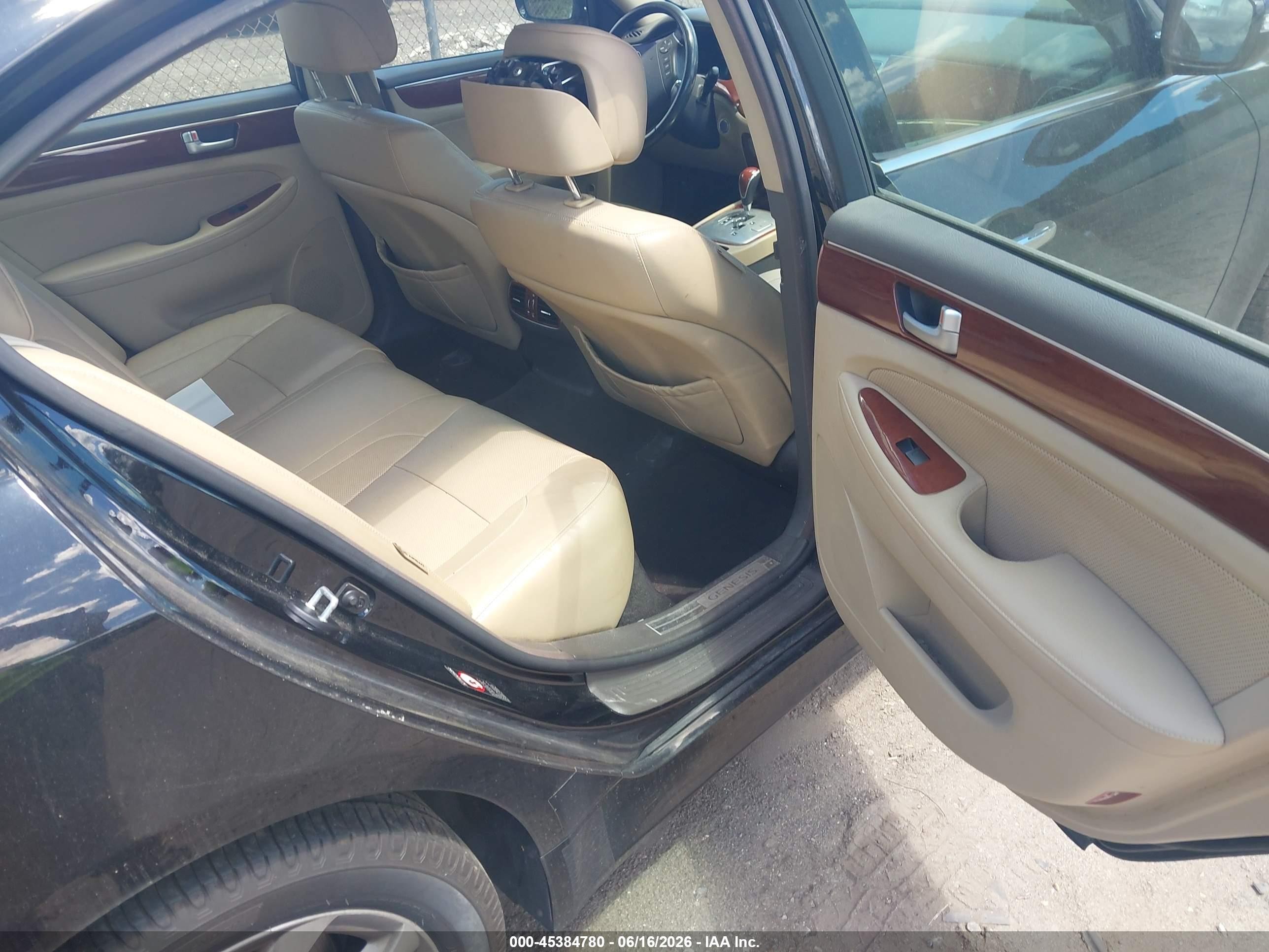 2013 Hyundai Genesis 3.8 Black vin: KMHGC4DD8DU244564