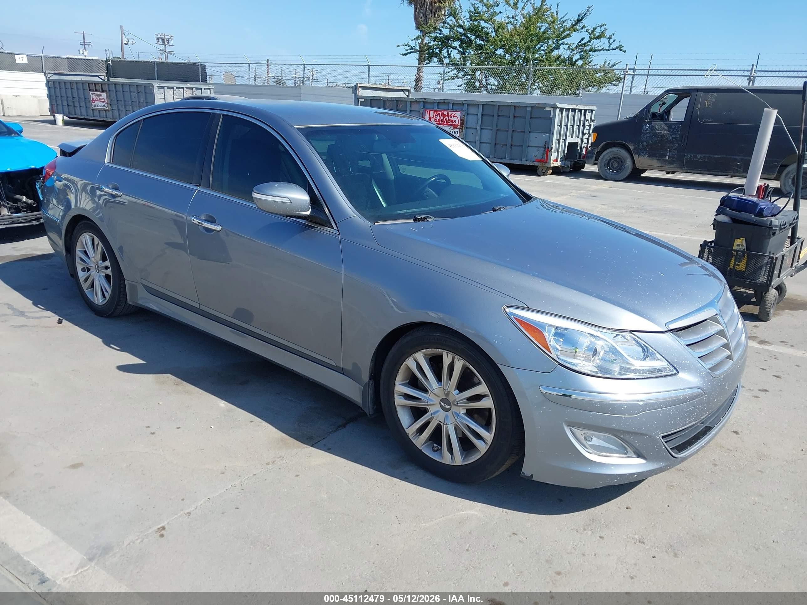 2014 Hyundai Genesis 3.8 Silver vin: KMHGC4DD8EU263679