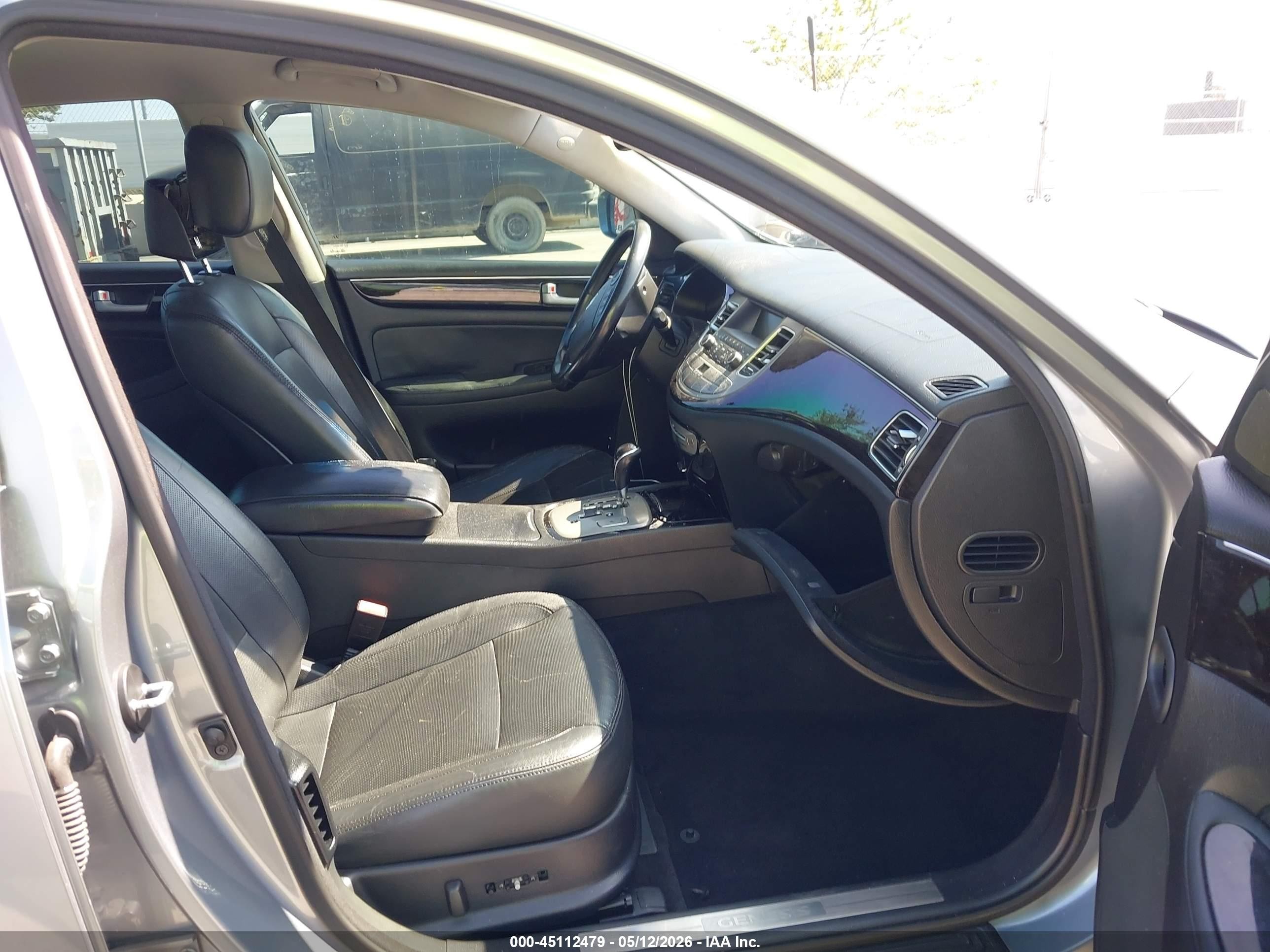 2014 Hyundai Genesis 3.8 Silver vin: KMHGC4DD8EU263679