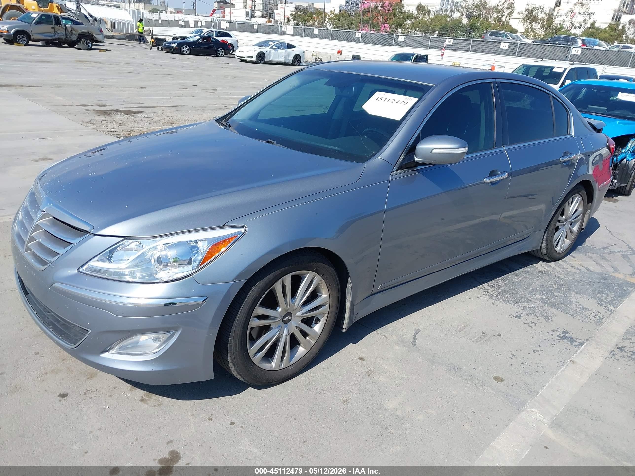2014 Hyundai Genesis 3.8 Silver vin: KMHGC4DD8EU263679