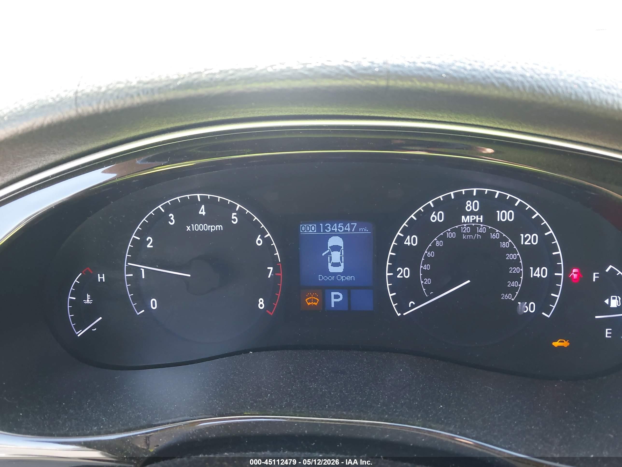 2014 Hyundai Genesis 3.8 Silver vin: KMHGC4DD8EU263679