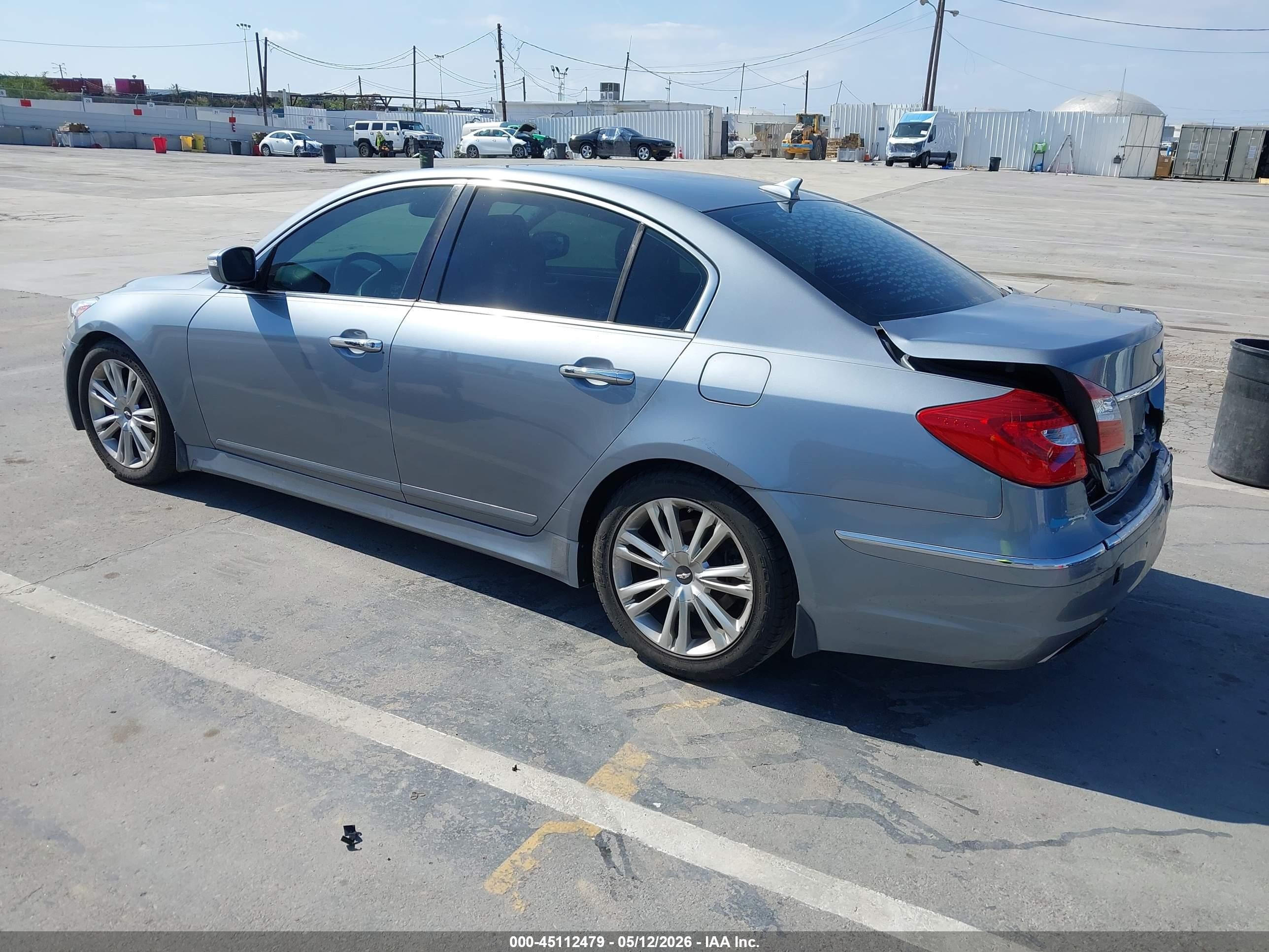 2014 Hyundai Genesis 3.8 Silver vin: KMHGC4DD8EU263679