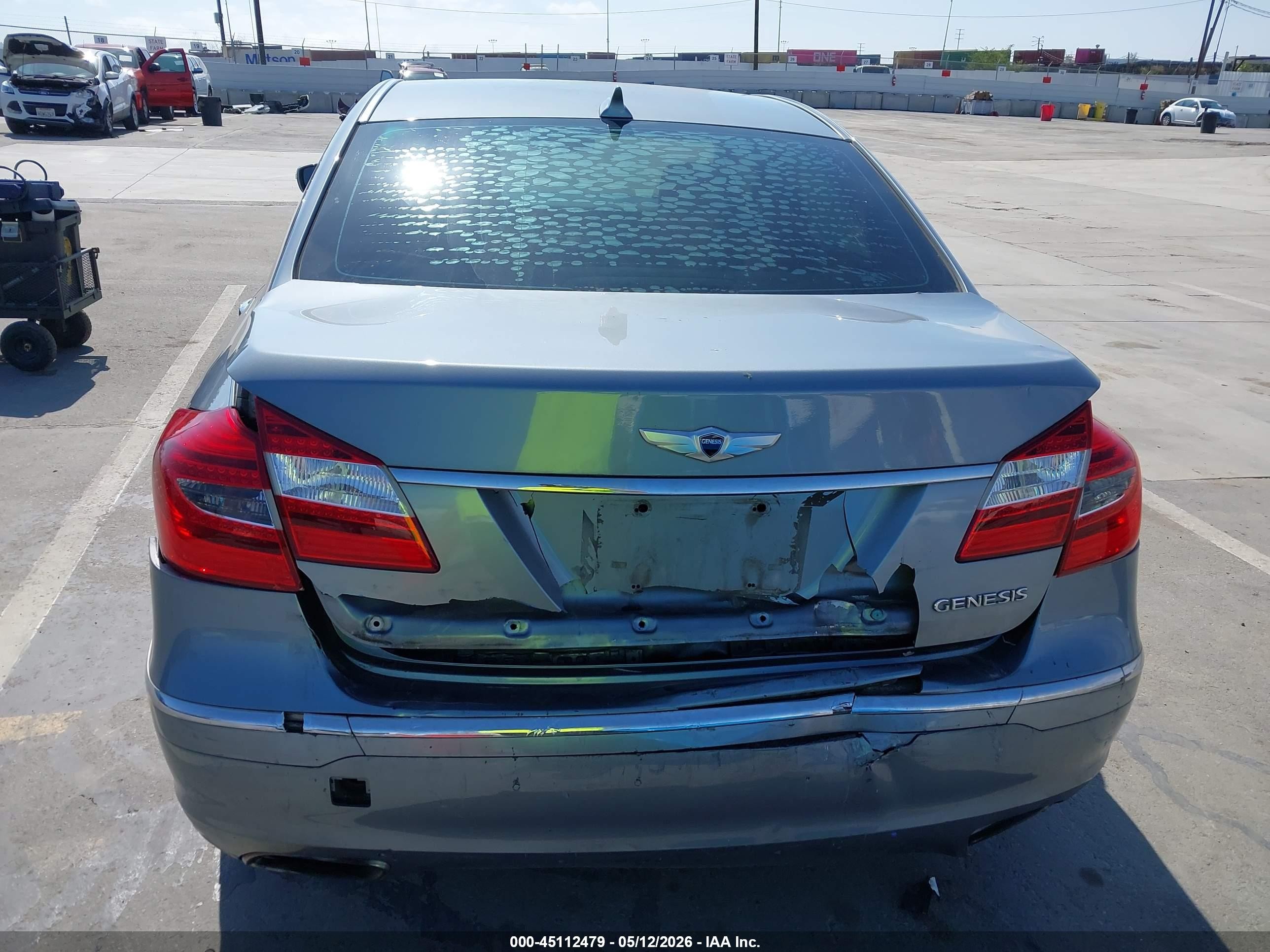 2014 Hyundai Genesis 3.8 Silver vin: KMHGC4DD8EU263679