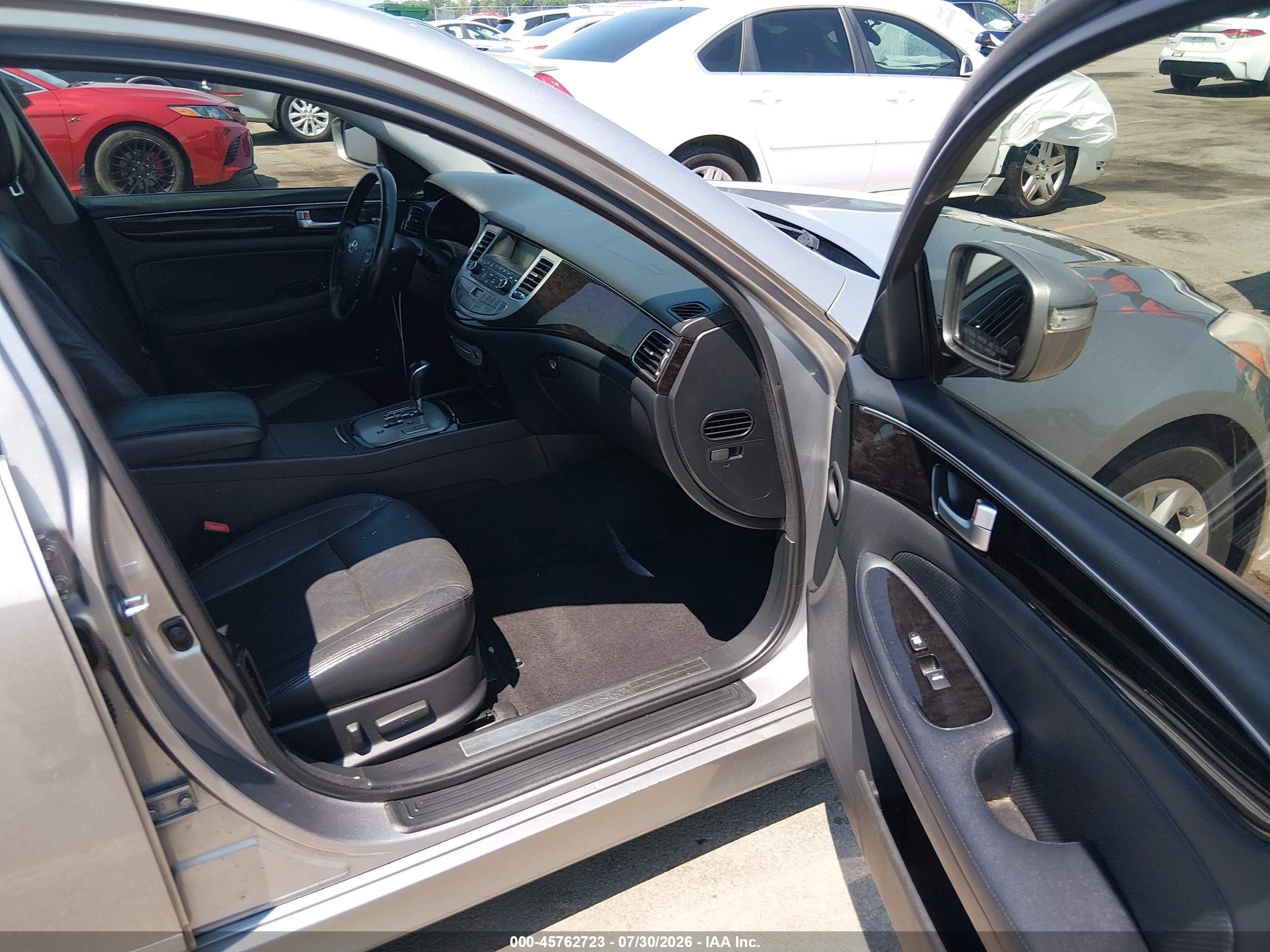2012 Hyundai Genesis 3.8 Серебряный vin: KMHGC4DD9CU158114