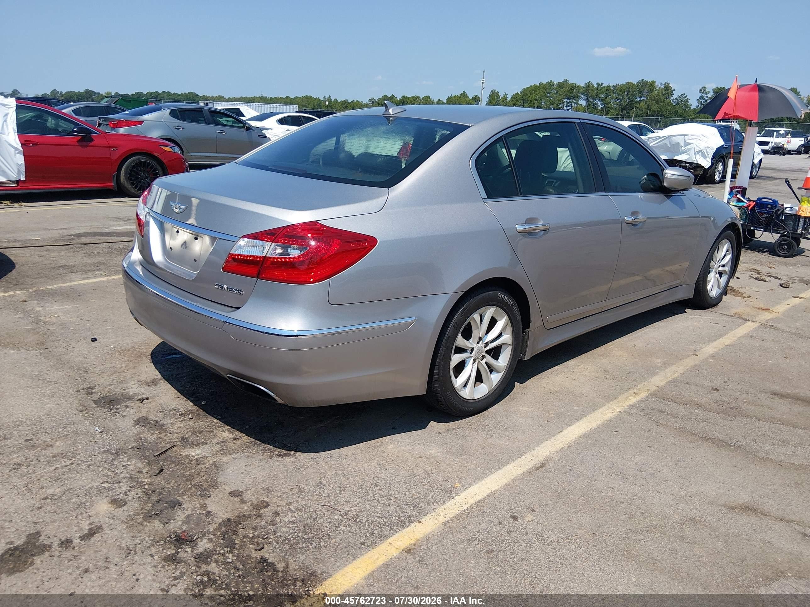 2012 Hyundai Genesis 3.8 Серебряный vin: KMHGC4DD9CU158114