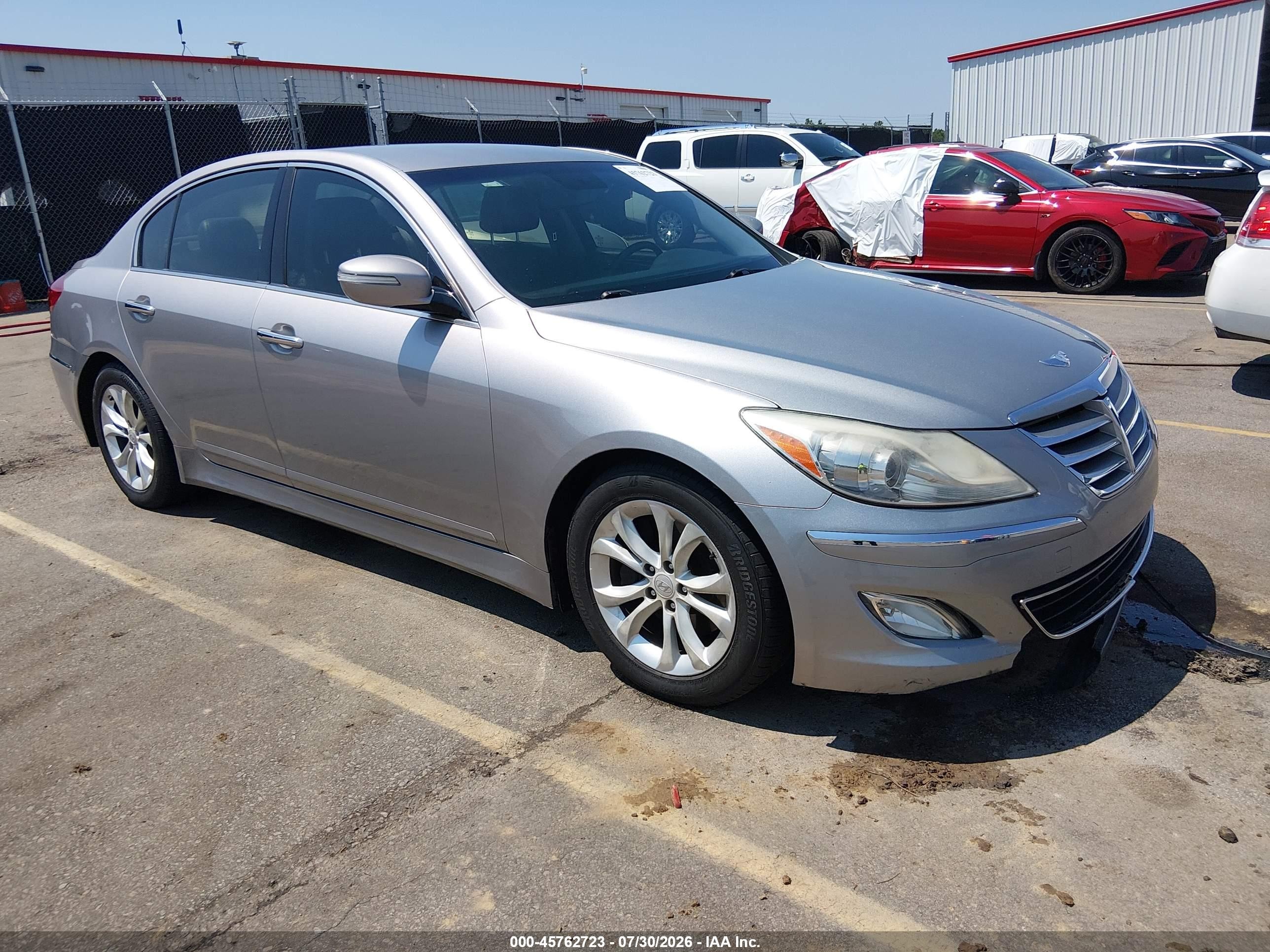2012 Hyundai Genesis 3.8 Серебряный vin: KMHGC4DD9CU158114