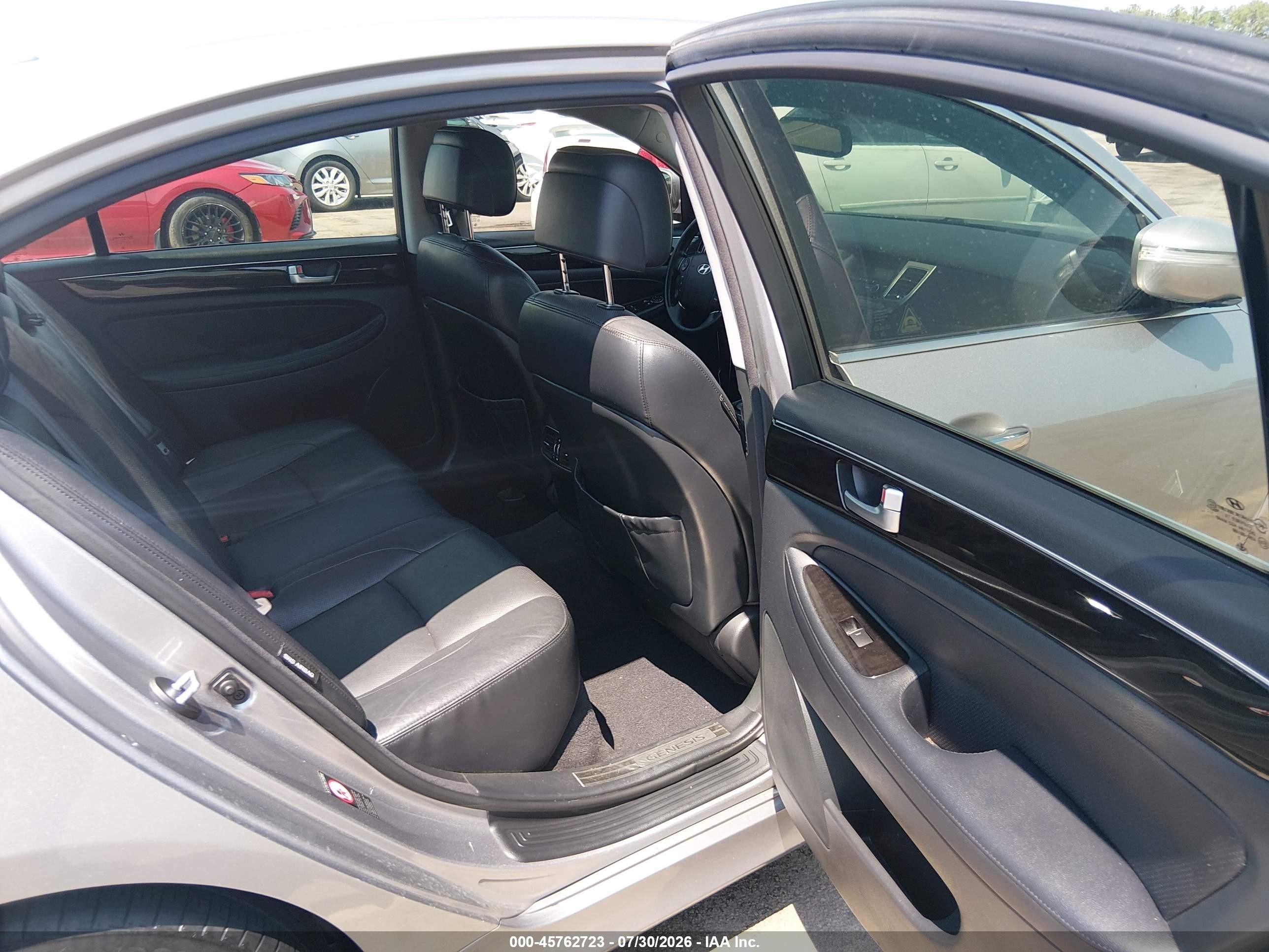 2012 Hyundai Genesis 3.8 Серебряный vin: KMHGC4DD9CU158114