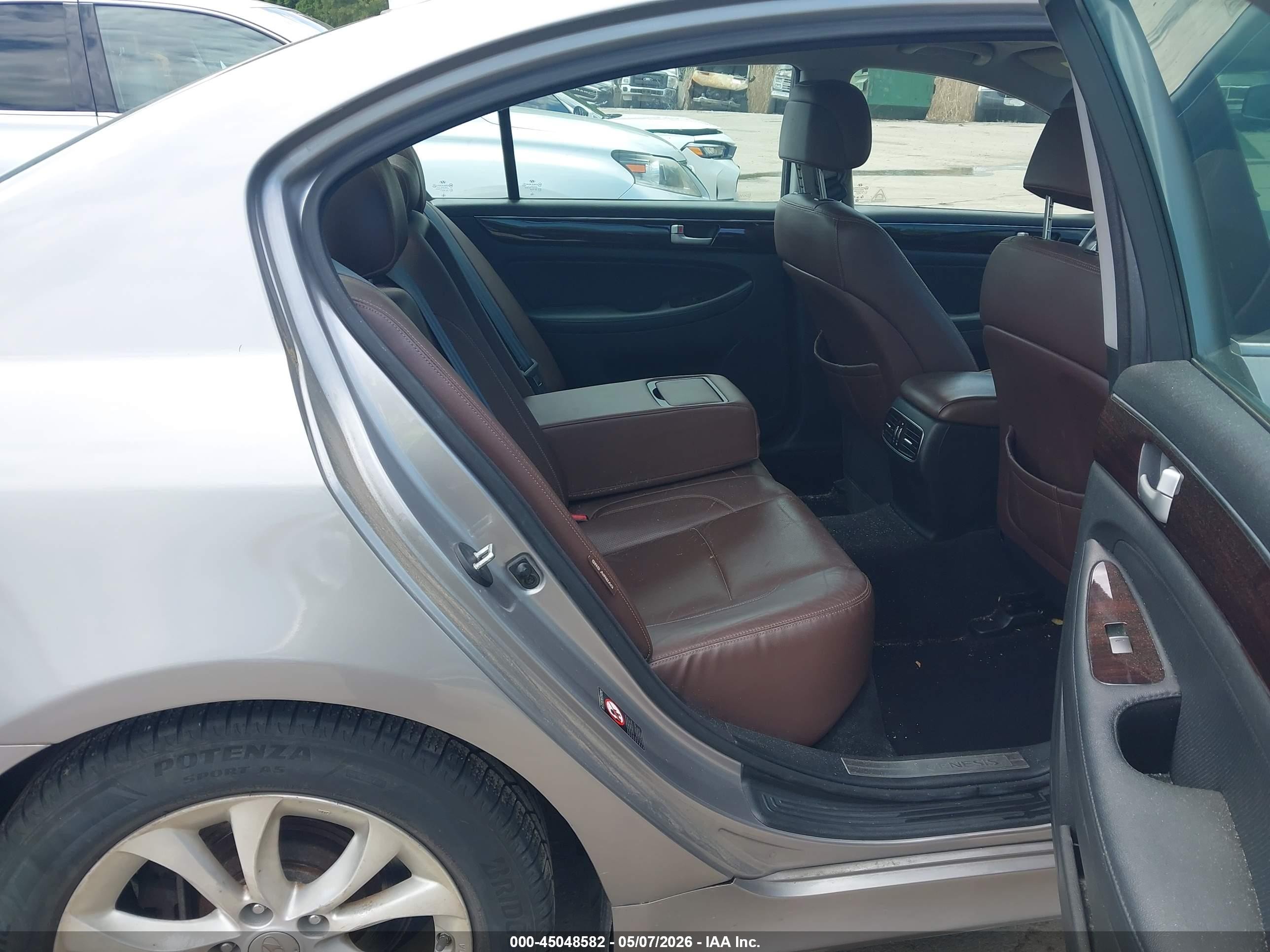 2012 Hyundai Genesis 3.8 Silver vin: KMHGC4DD9CU181540