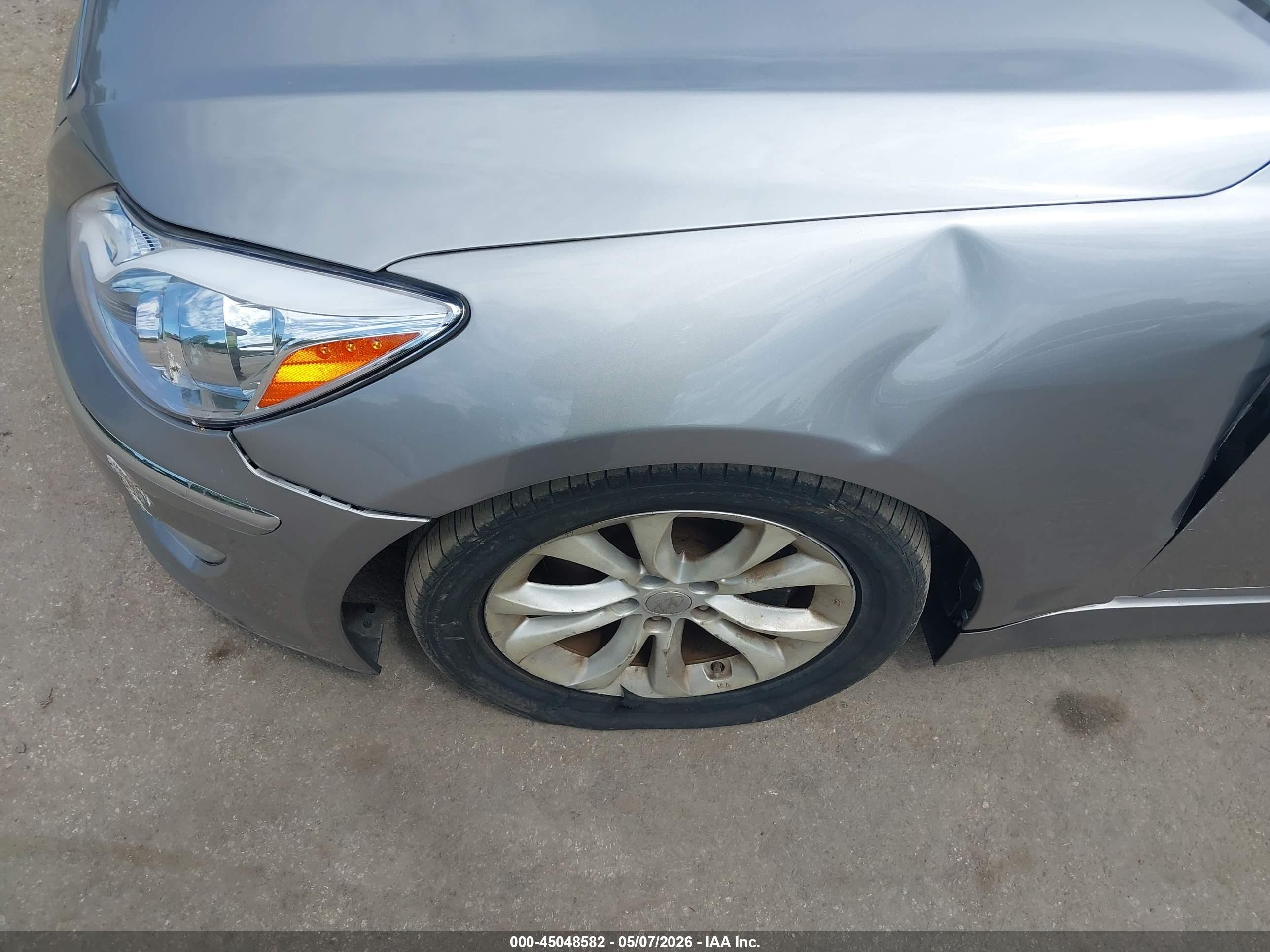 2012 Hyundai Genesis 3.8 Silver vin: KMHGC4DD9CU181540
