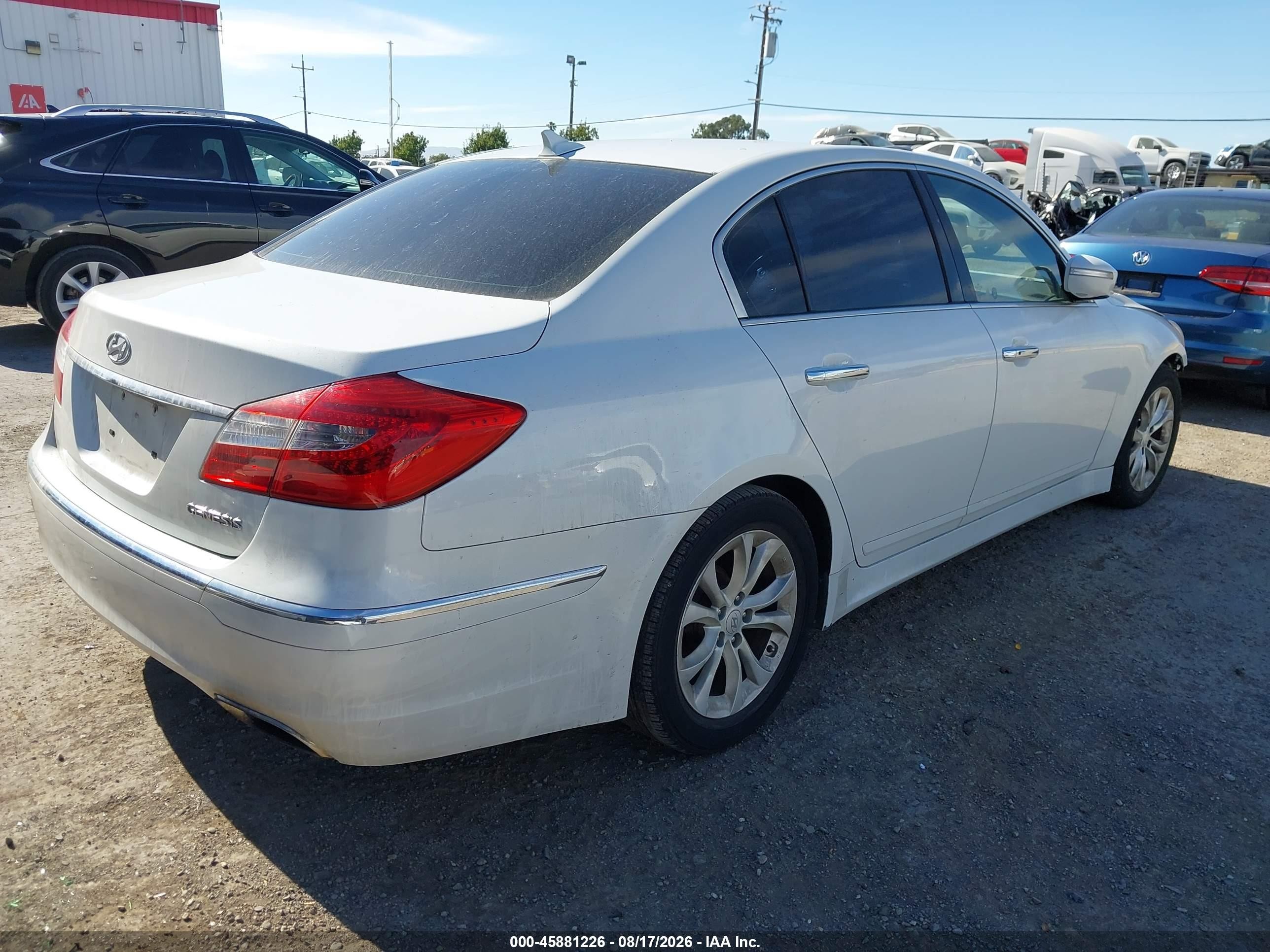 2012 Hyundai Genesis 3.8 White vin: KMHGC4DD9CU185930