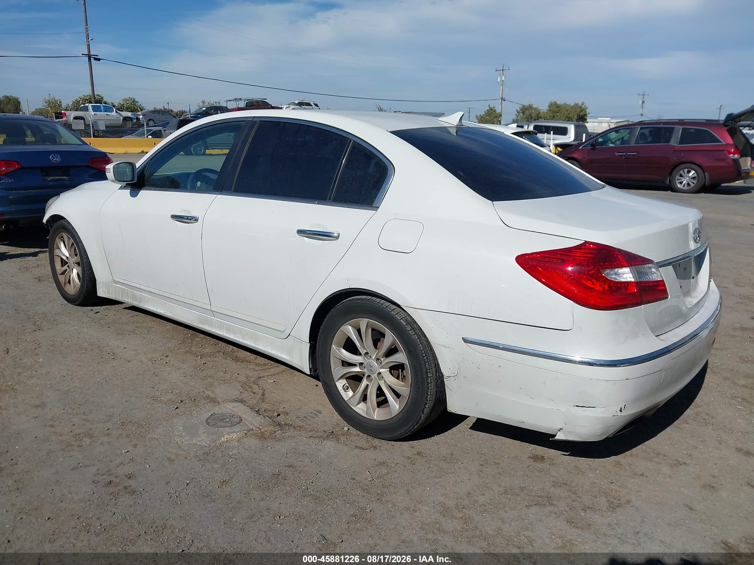 2012 Hyundai Genesis 3.8 White vin: KMHGC4DD9CU185930
