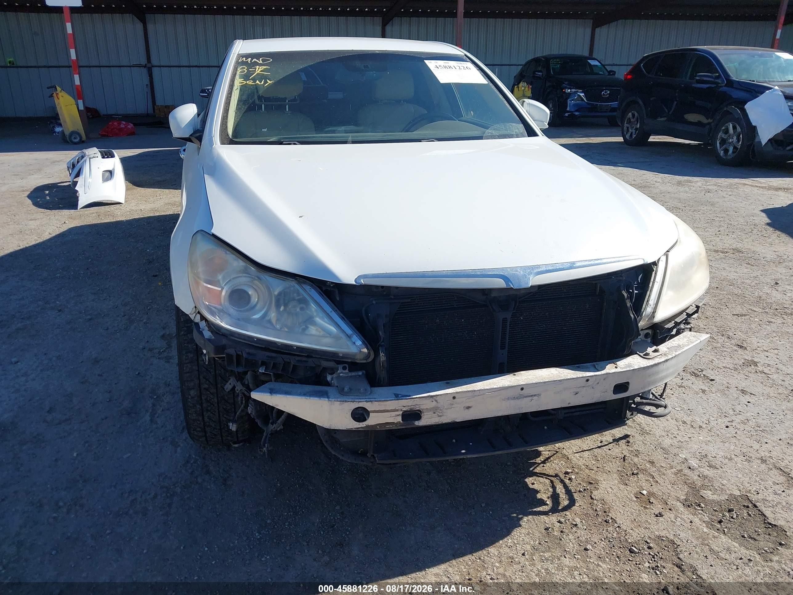 2012 Hyundai Genesis 3.8 White vin: KMHGC4DD9CU185930