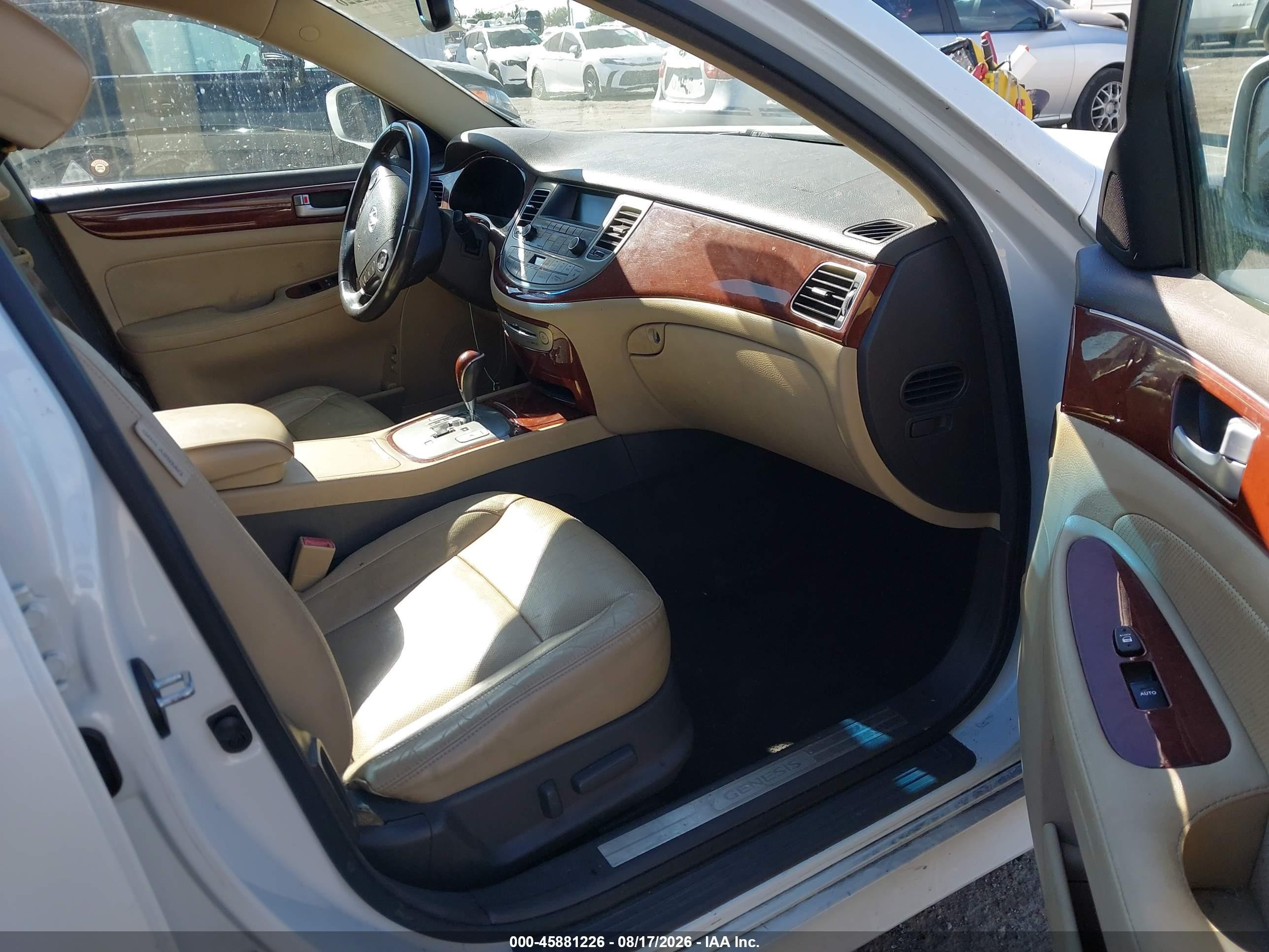 2012 Hyundai Genesis 3.8 White vin: KMHGC4DD9CU185930