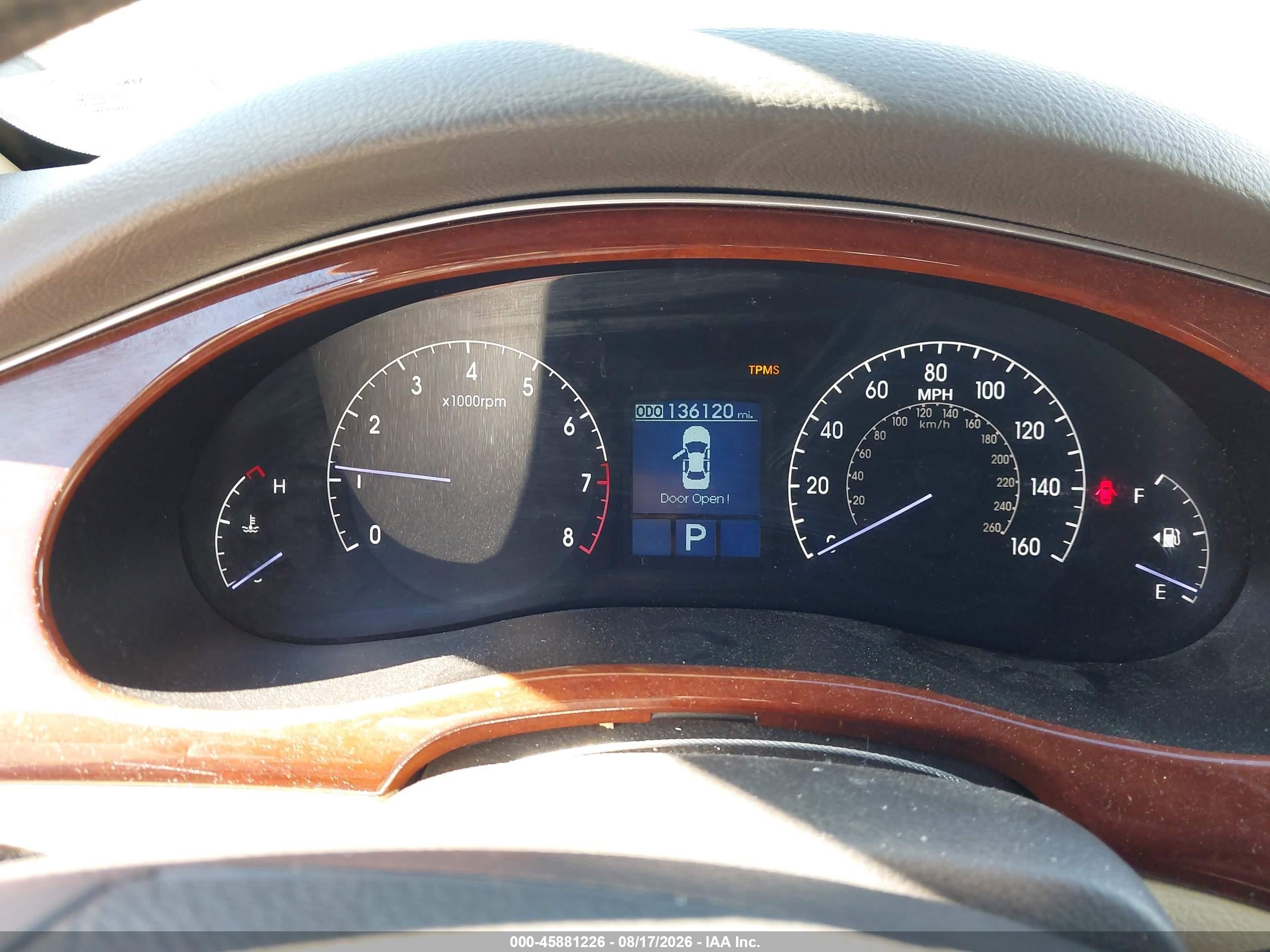 2012 Hyundai Genesis 3.8 White vin: KMHGC4DD9CU185930